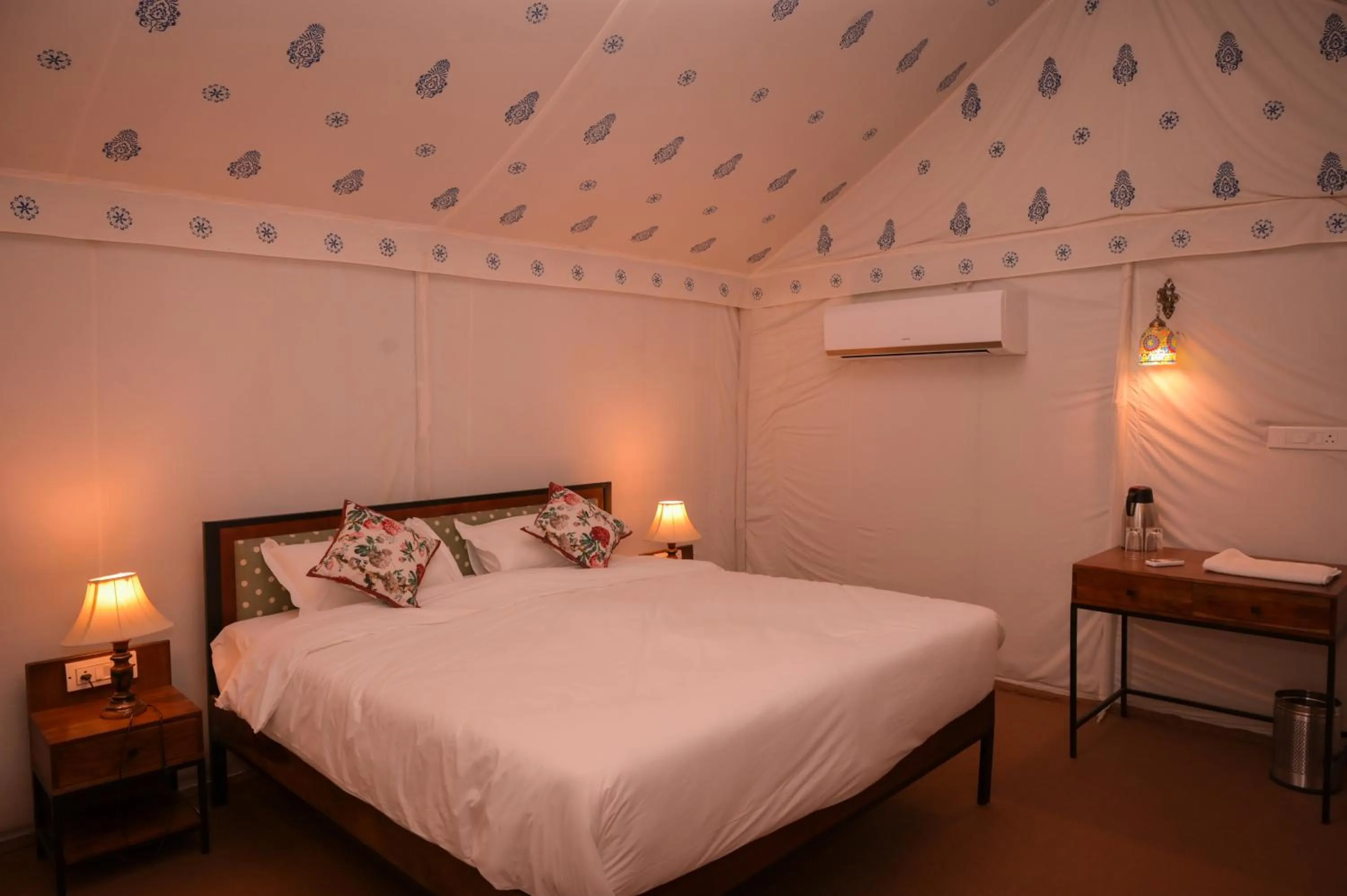 Photo of the whole room, Bed in Impian Resorts - Jodhpur