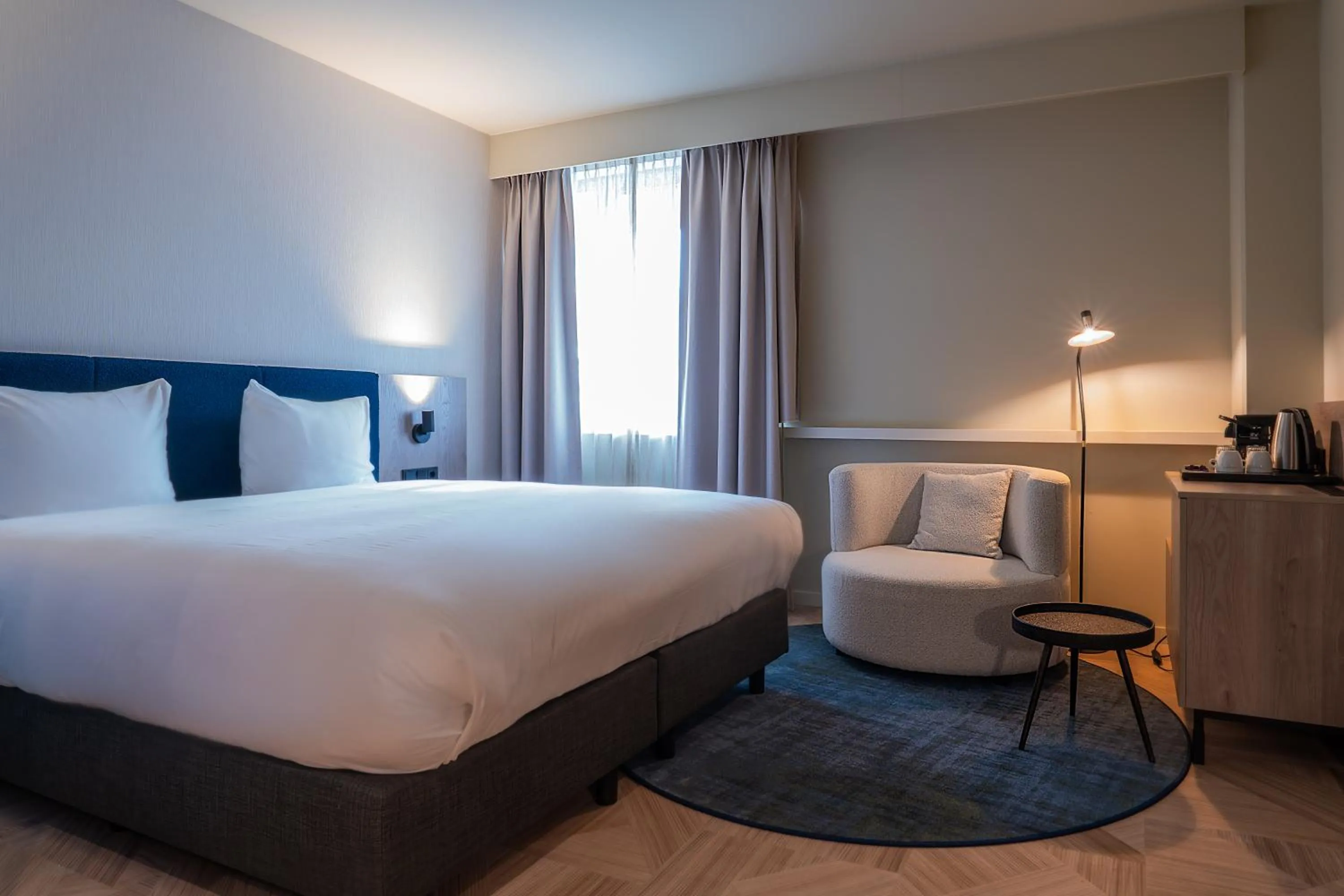 Bed in Golden Tulip Leiden Centre