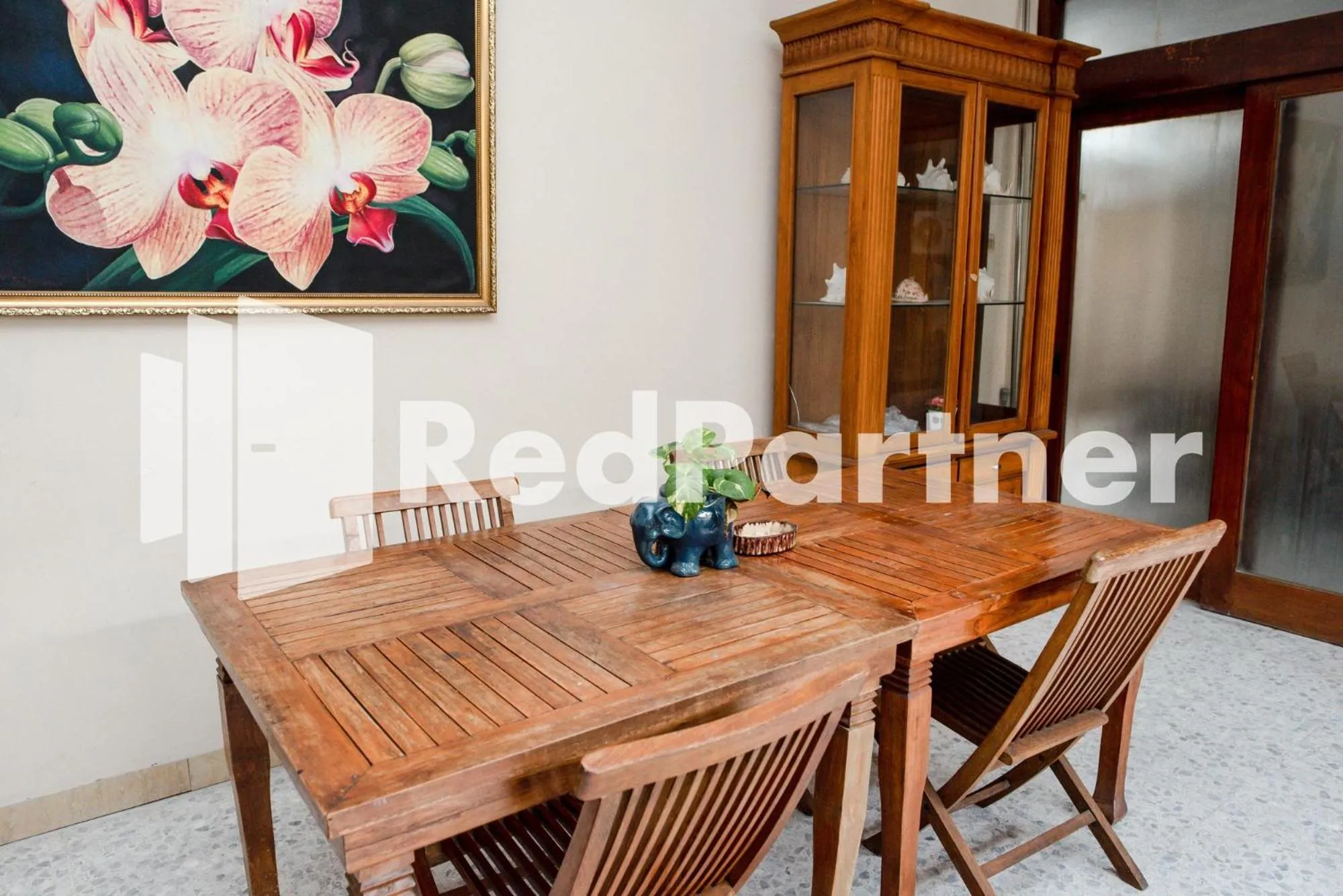 Seating area in Mango House Semarang RedPartner