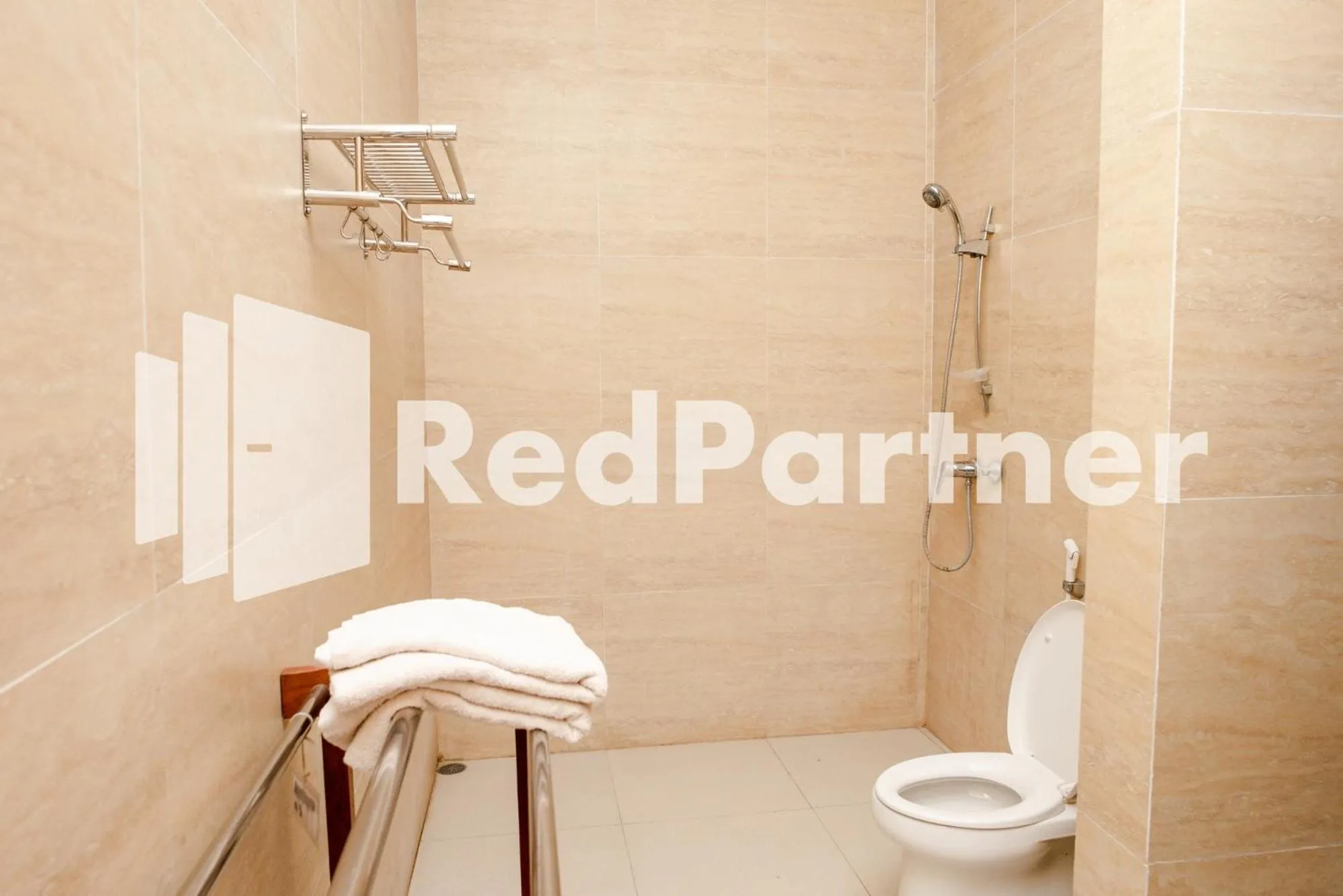 Shower in Mango House Semarang RedPartner