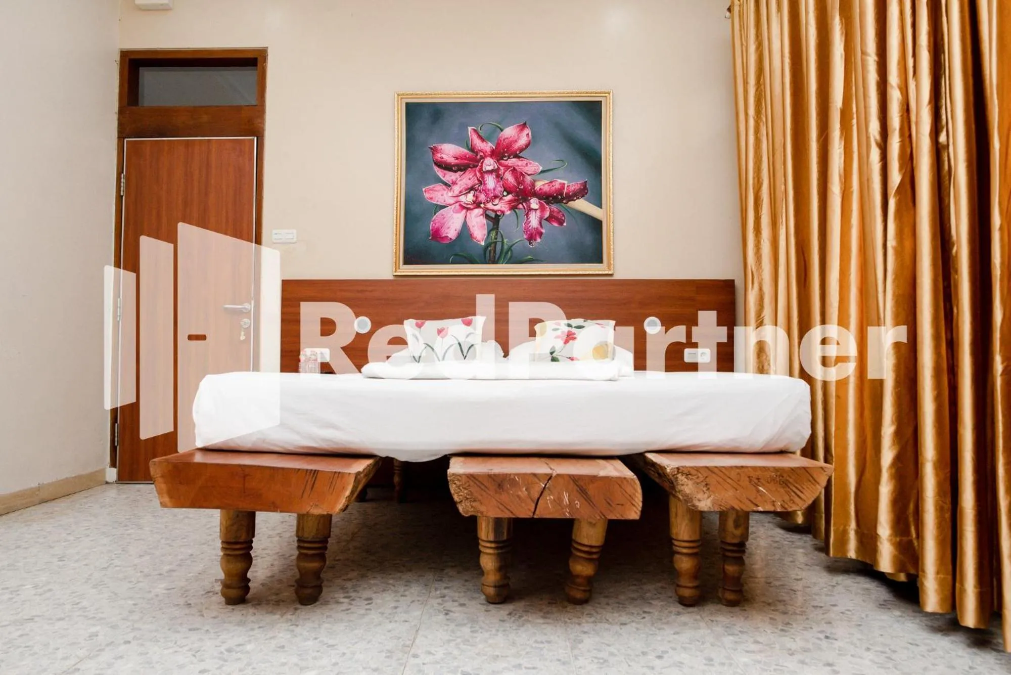 Bed in Mango House Semarang RedPartner