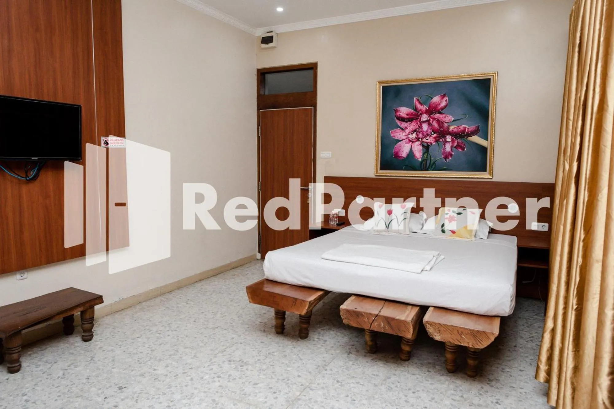 Bed in Mango House Semarang RedPartner