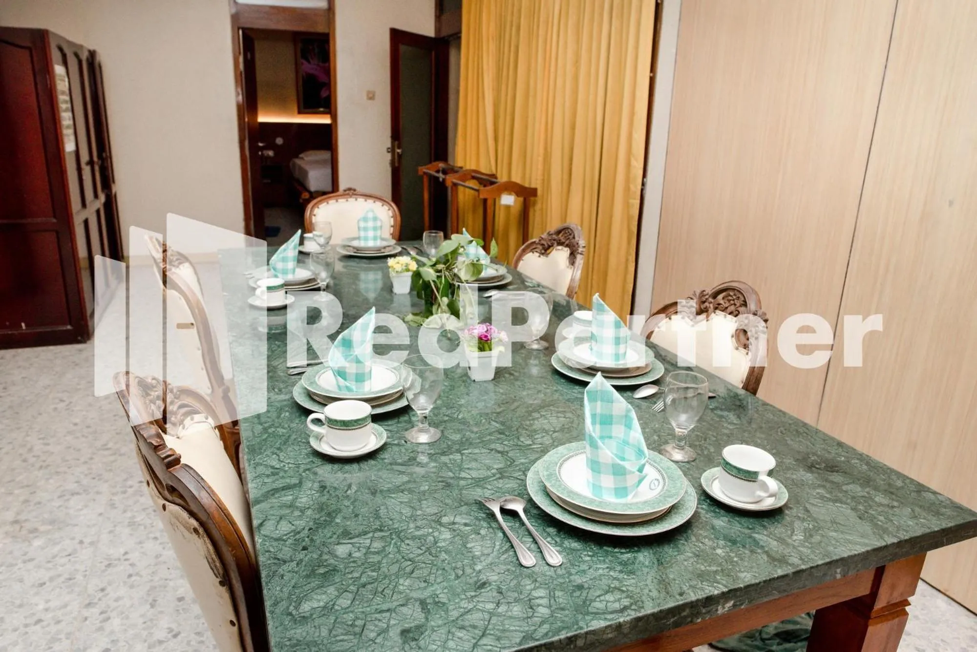 Dining area in Mango House Semarang RedPartner