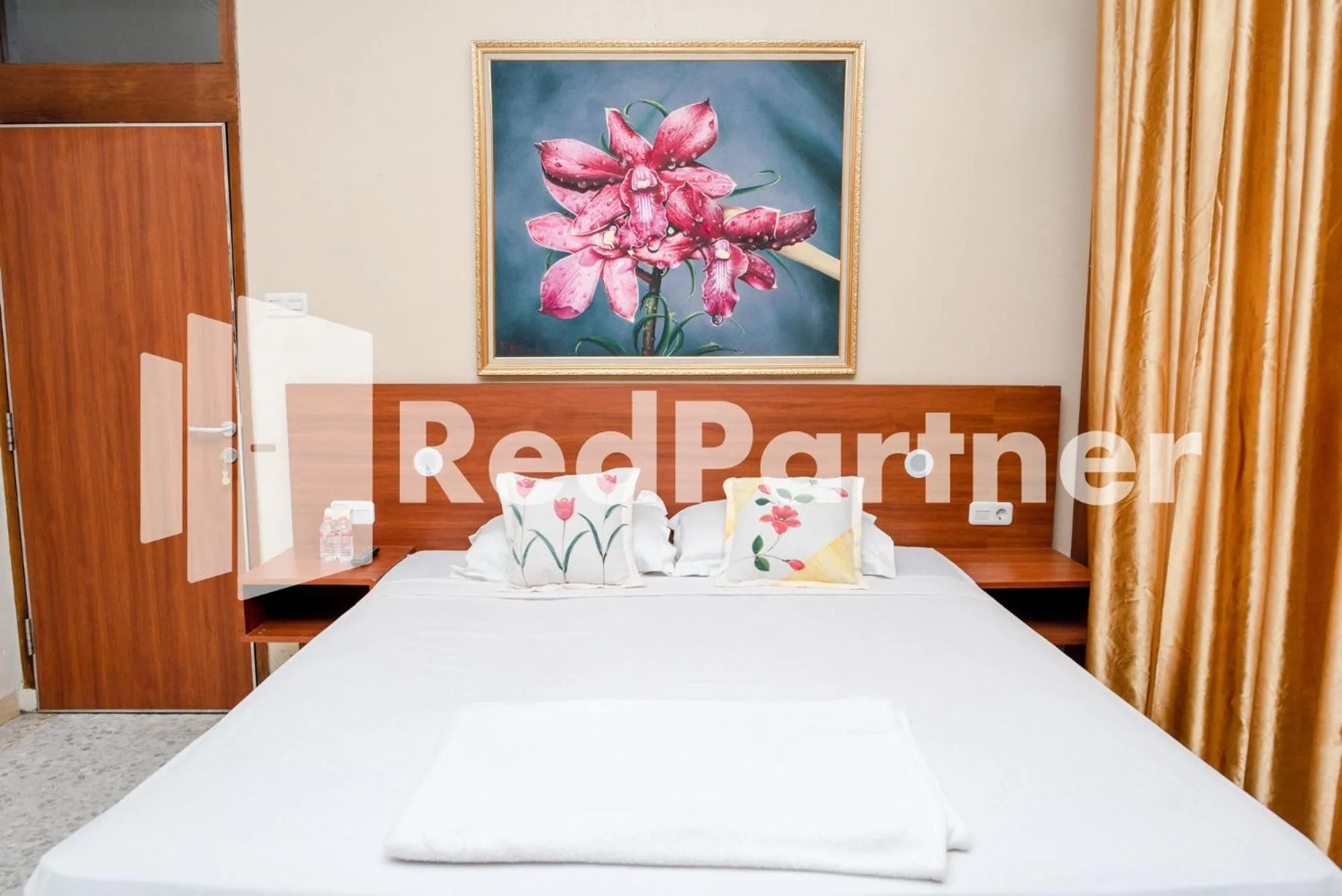 Bed in Mango House Semarang RedPartner