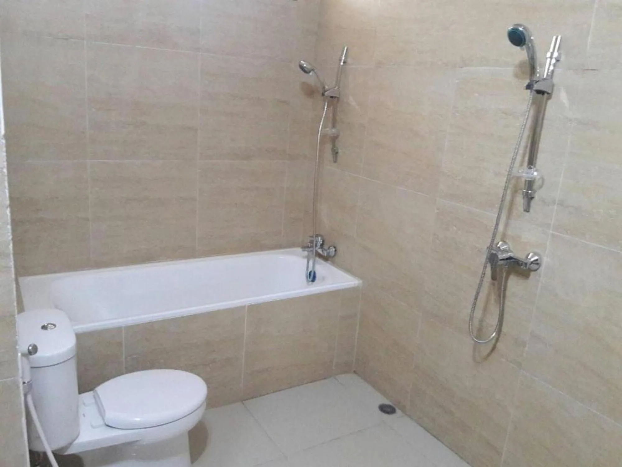 Shower in Mango House Semarang RedPartner