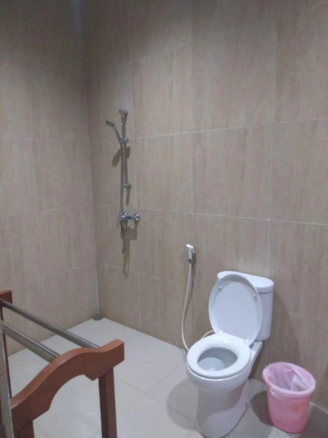 Shower in Mango House Semarang RedPartner