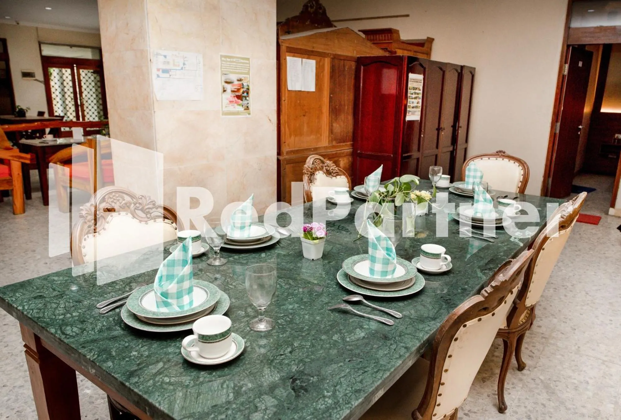 Dining area in Mango House Semarang RedPartner