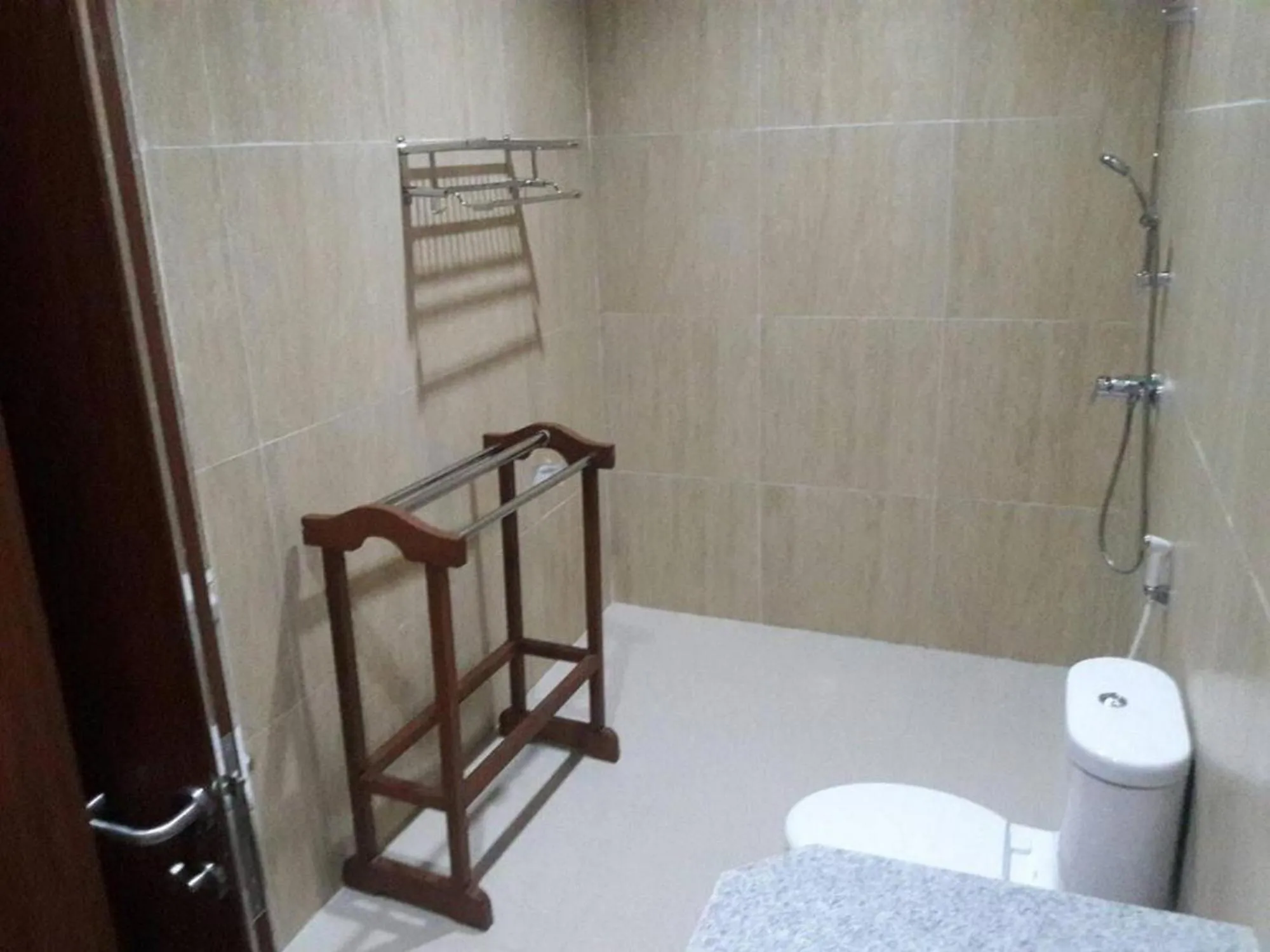 Shower in Mango House Semarang RedPartner