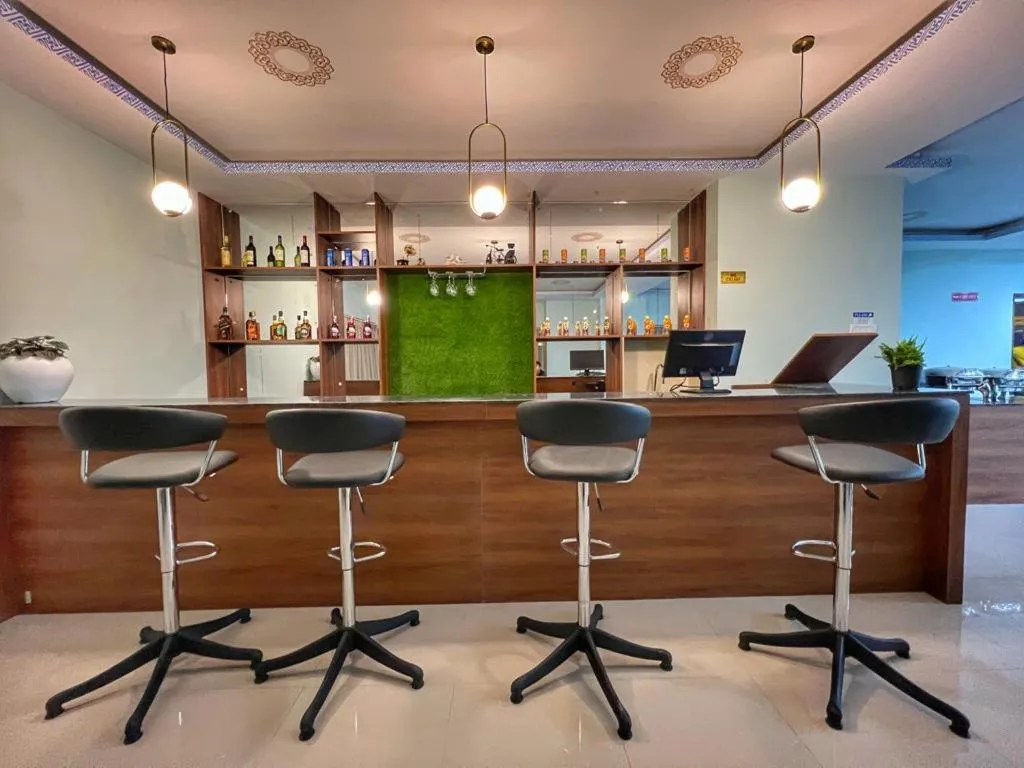 Restaurant/places to eat in Tshongdu Boutique