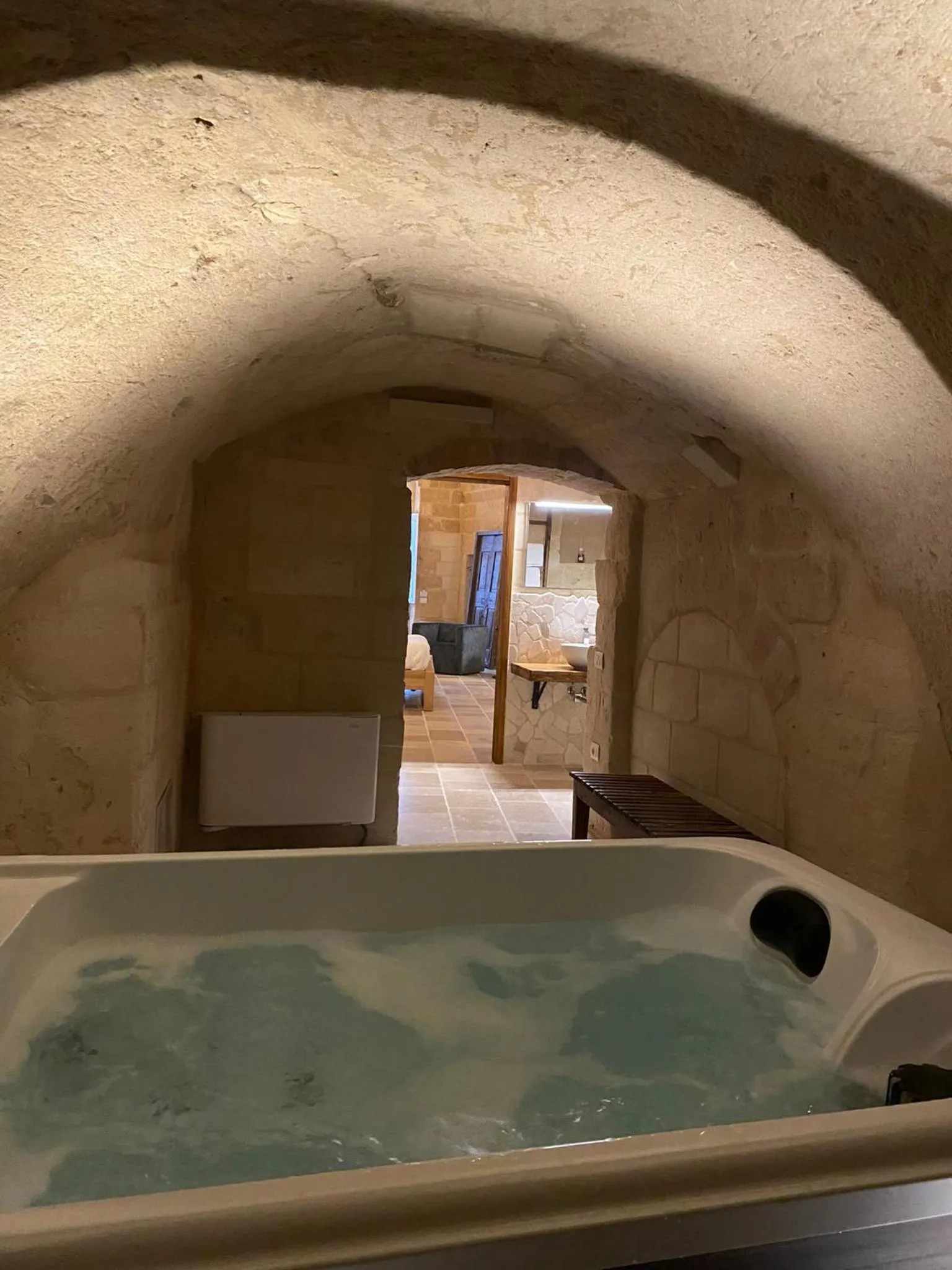 Hot Tub in Antico Convicino Rooms Suites & SPA