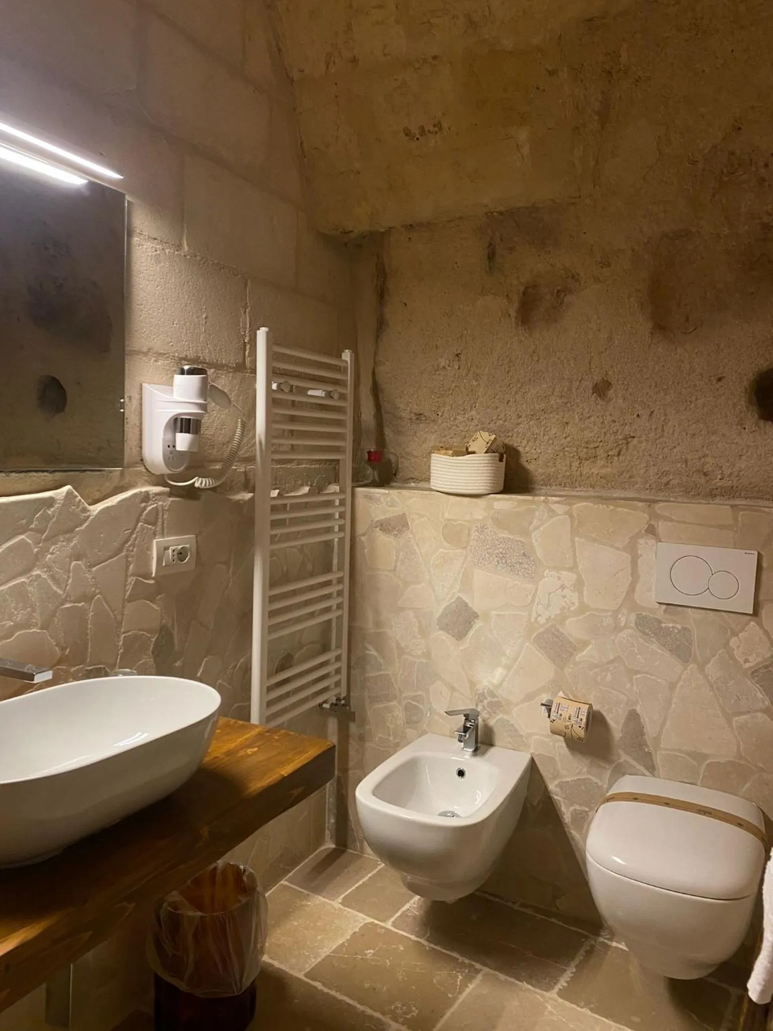 Bathroom in Antico Convicino Rooms Suites & SPA