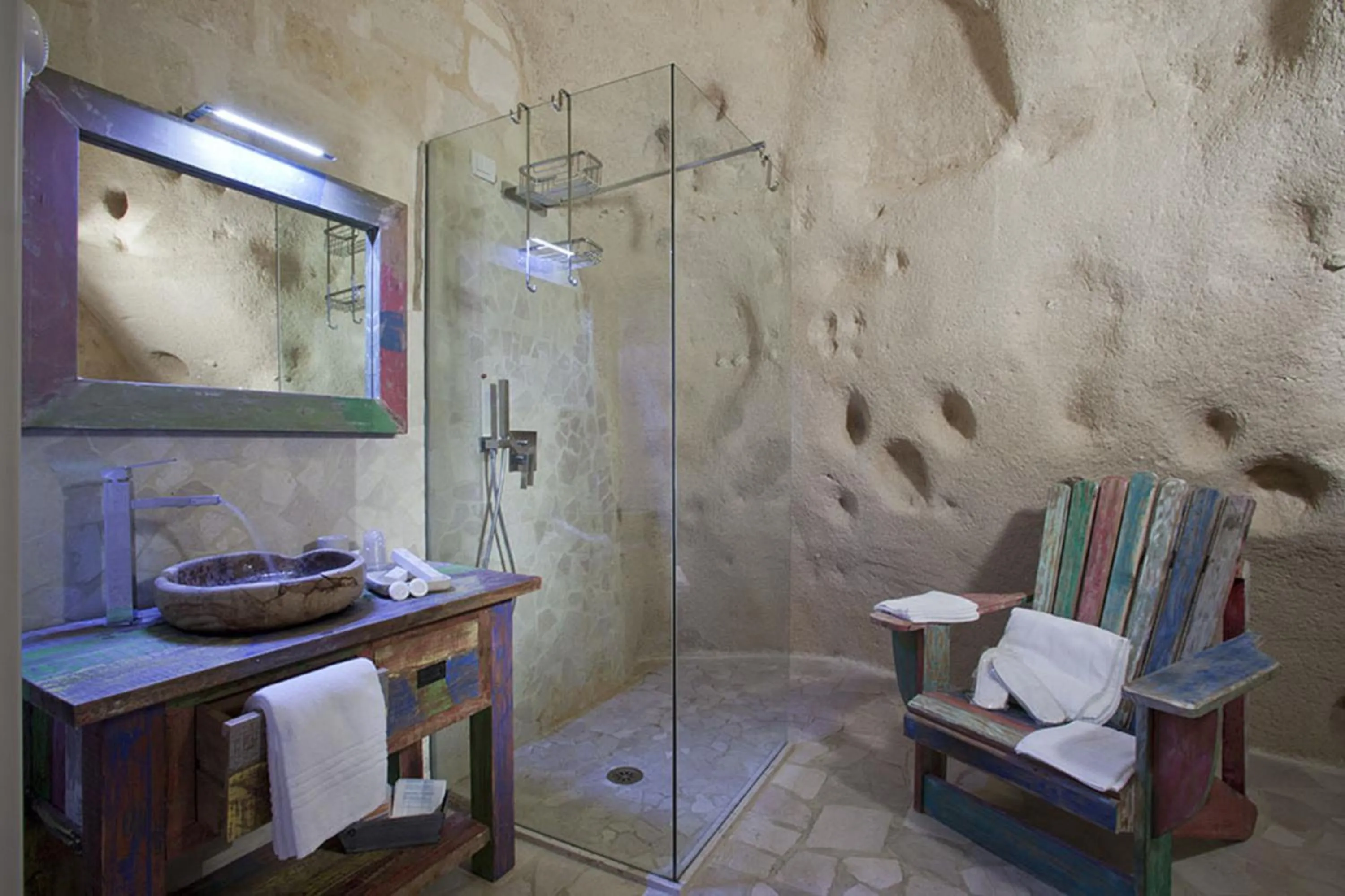 Bathroom in Antico Convicino Rooms Suites & SPA