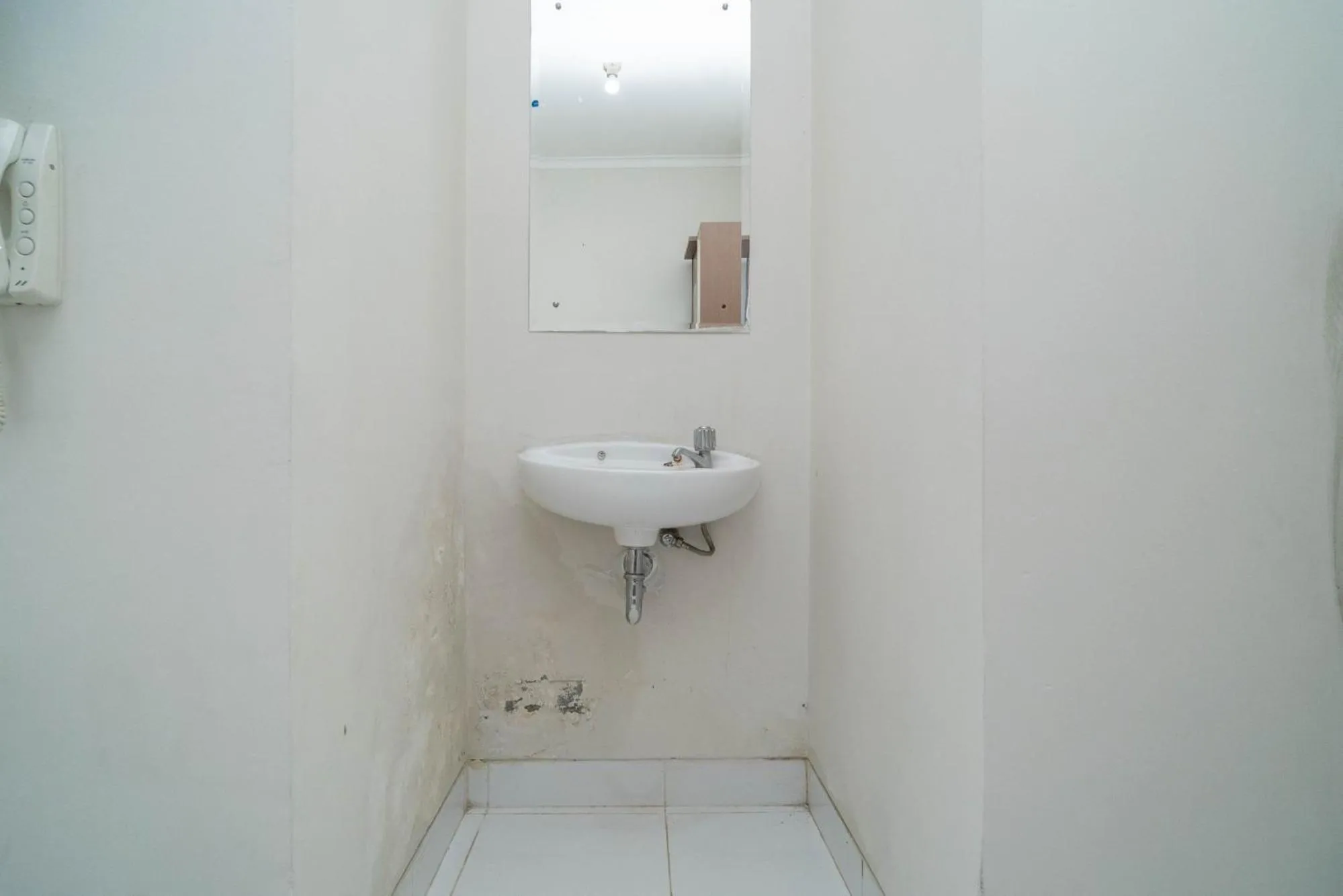Bathroom in Mroom Residence near UMN Gading Serpong RedPartner