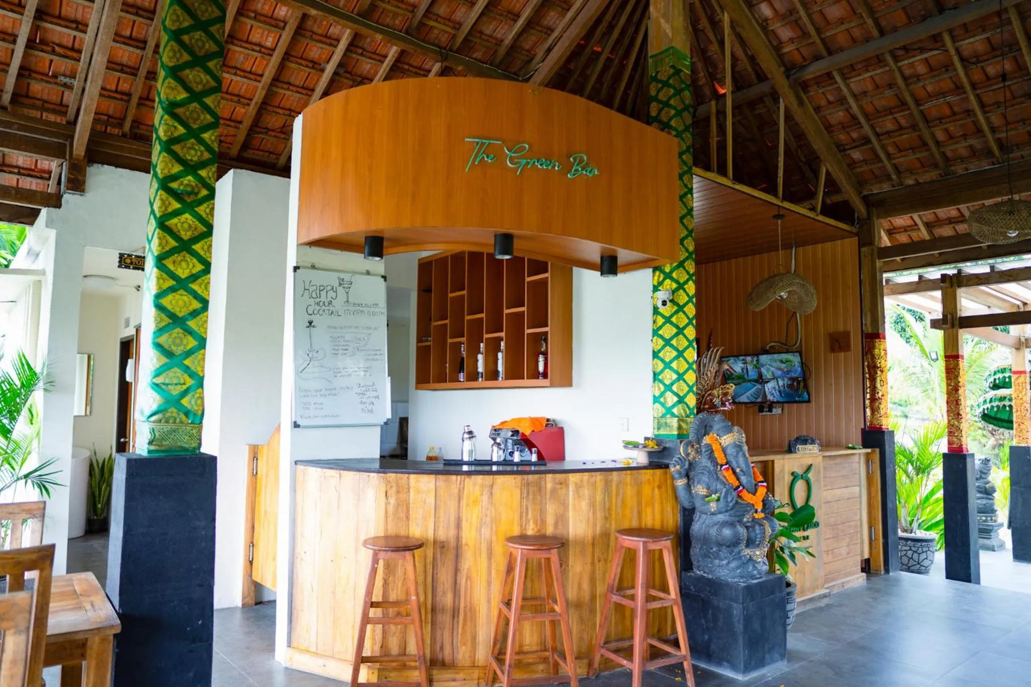 Restaurant/places to eat in Green Coco Suite by AGATA