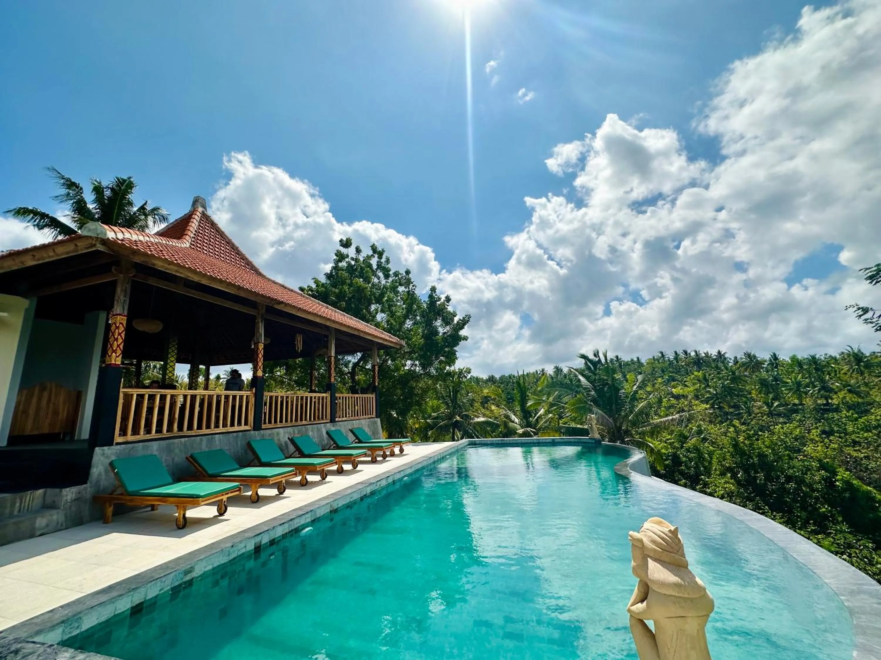 Day in Green Coco Suite