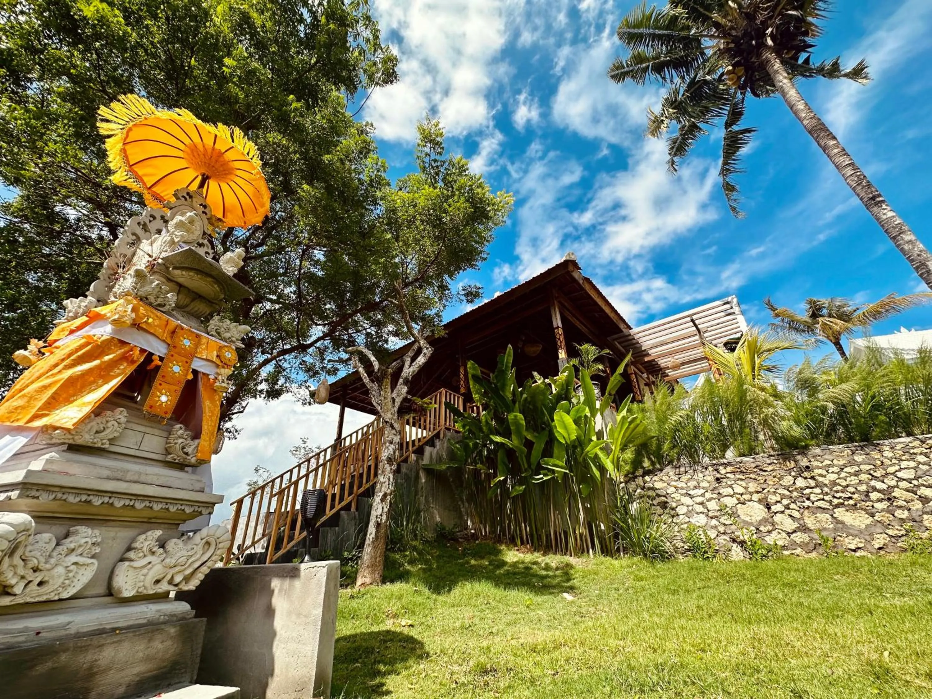 Garden view in Green Coco Suite