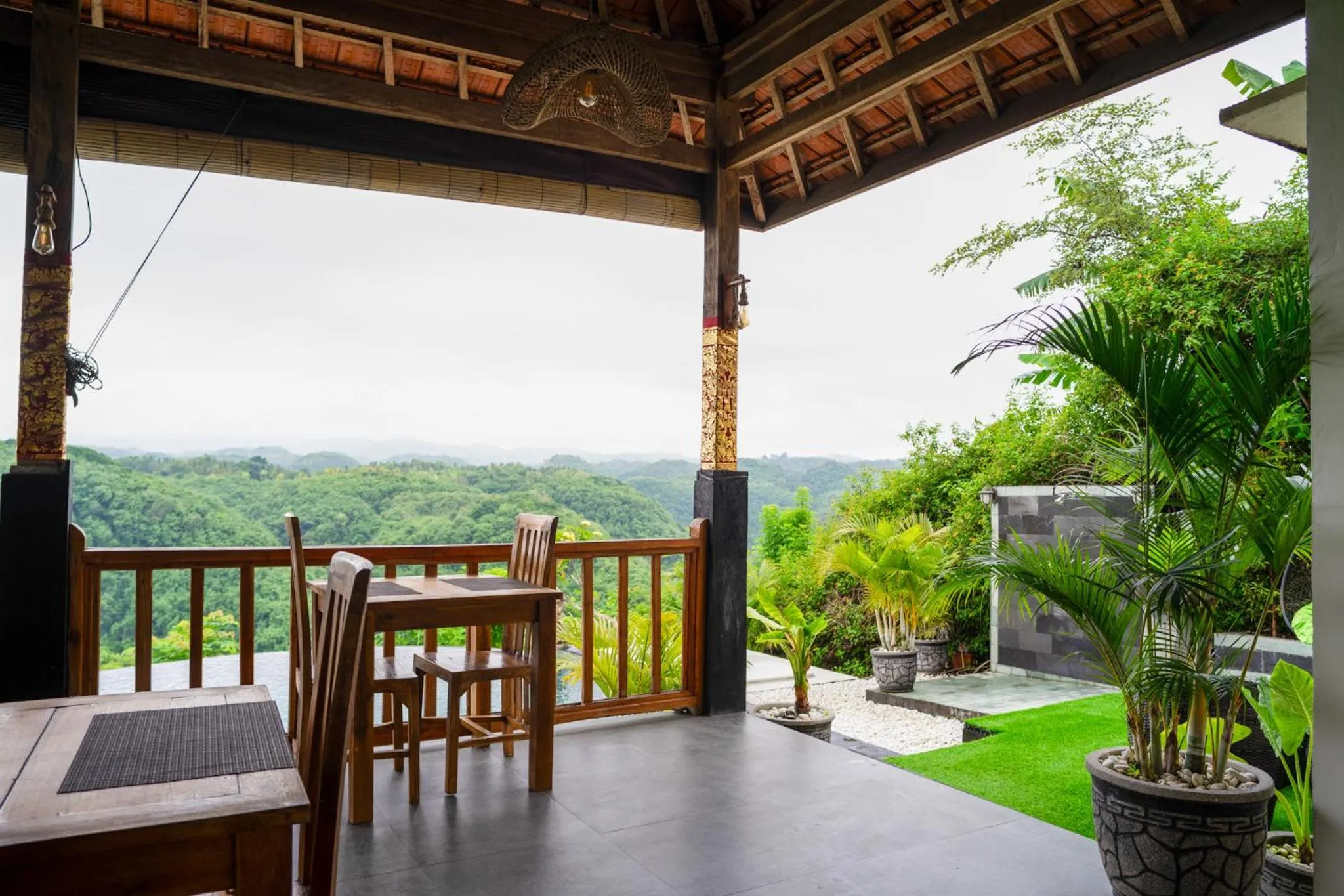 Restaurant/places to eat in Green Coco Suite by AGATA