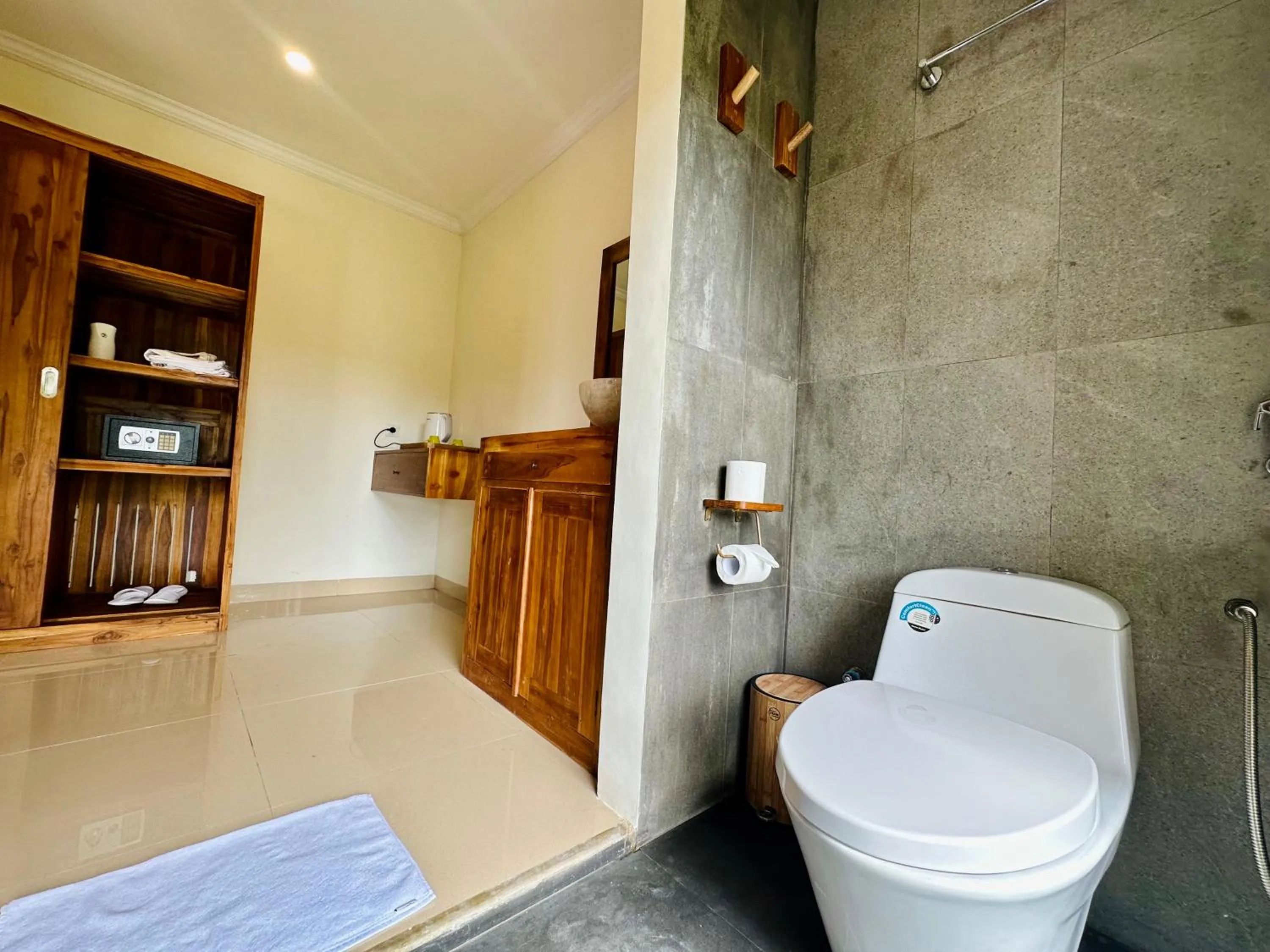 Toilet in Green Coco Suite