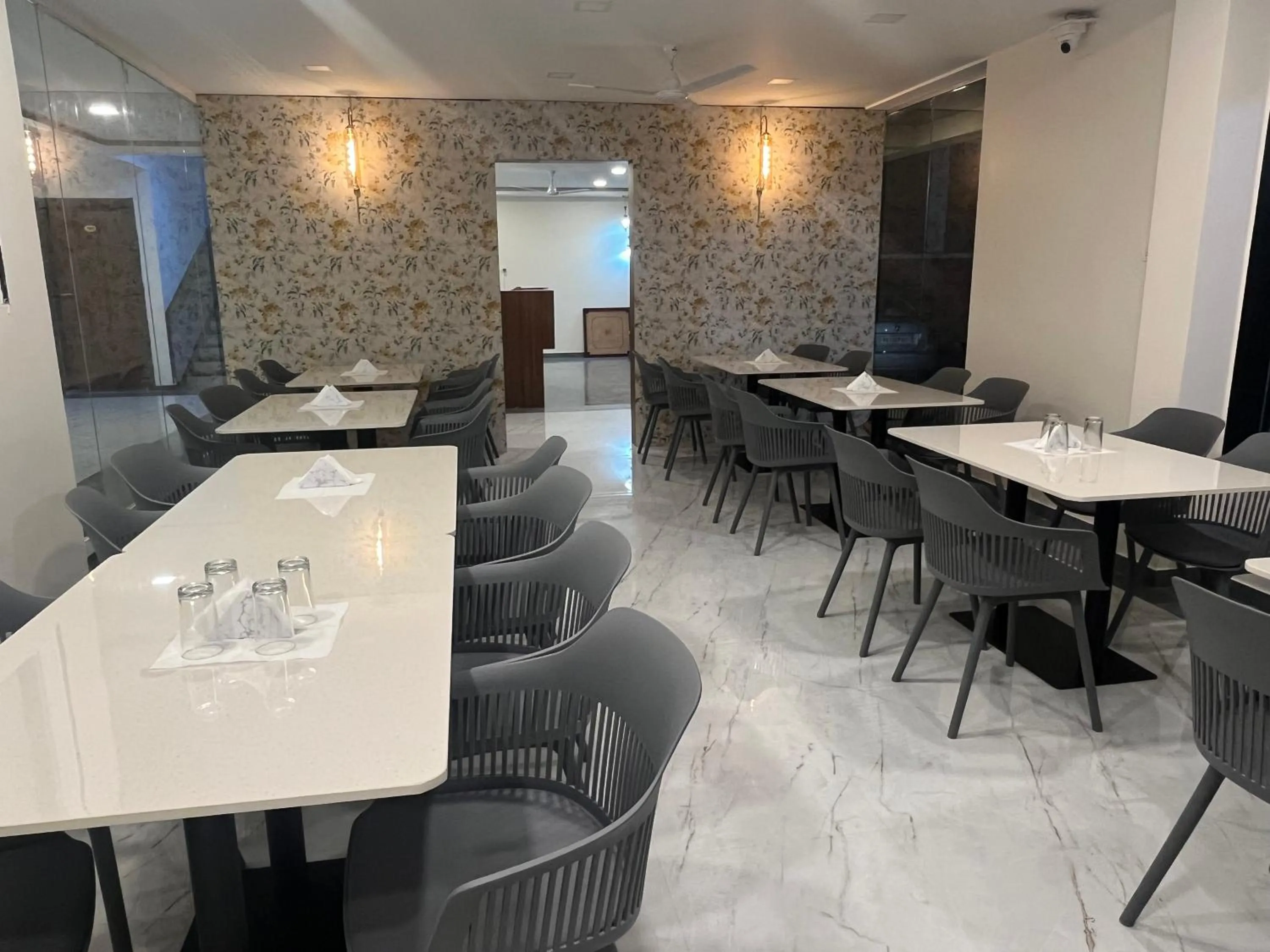 Restaurant/places to eat in Gugal Bliss