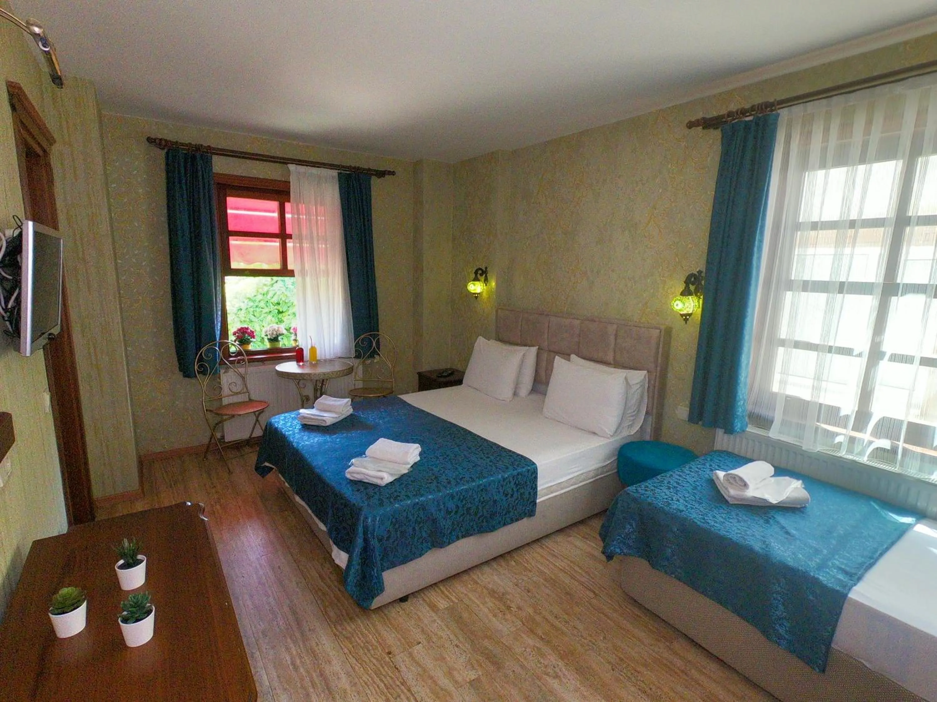 Photo of the whole room, Bed in Doruk Hotel