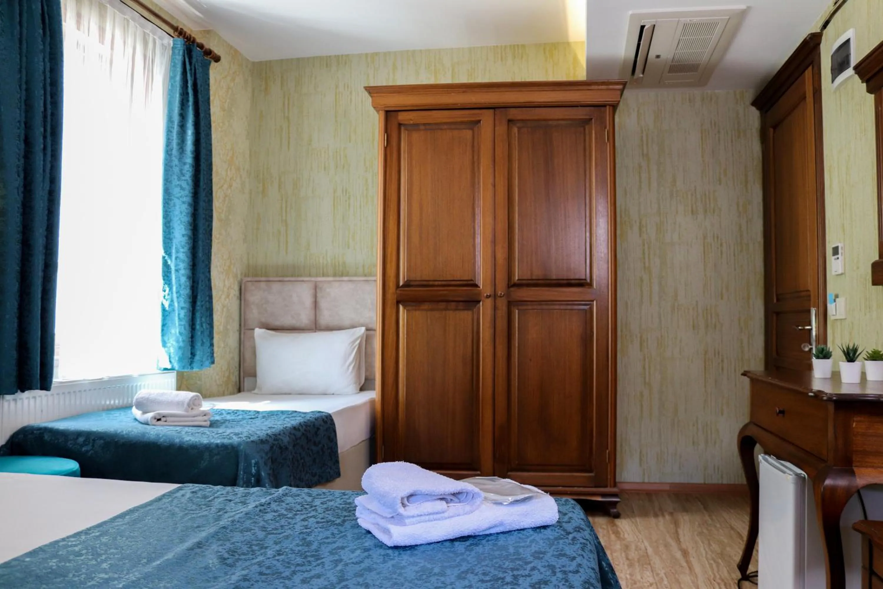 Photo of the whole room, Bed in Doruk Hotel