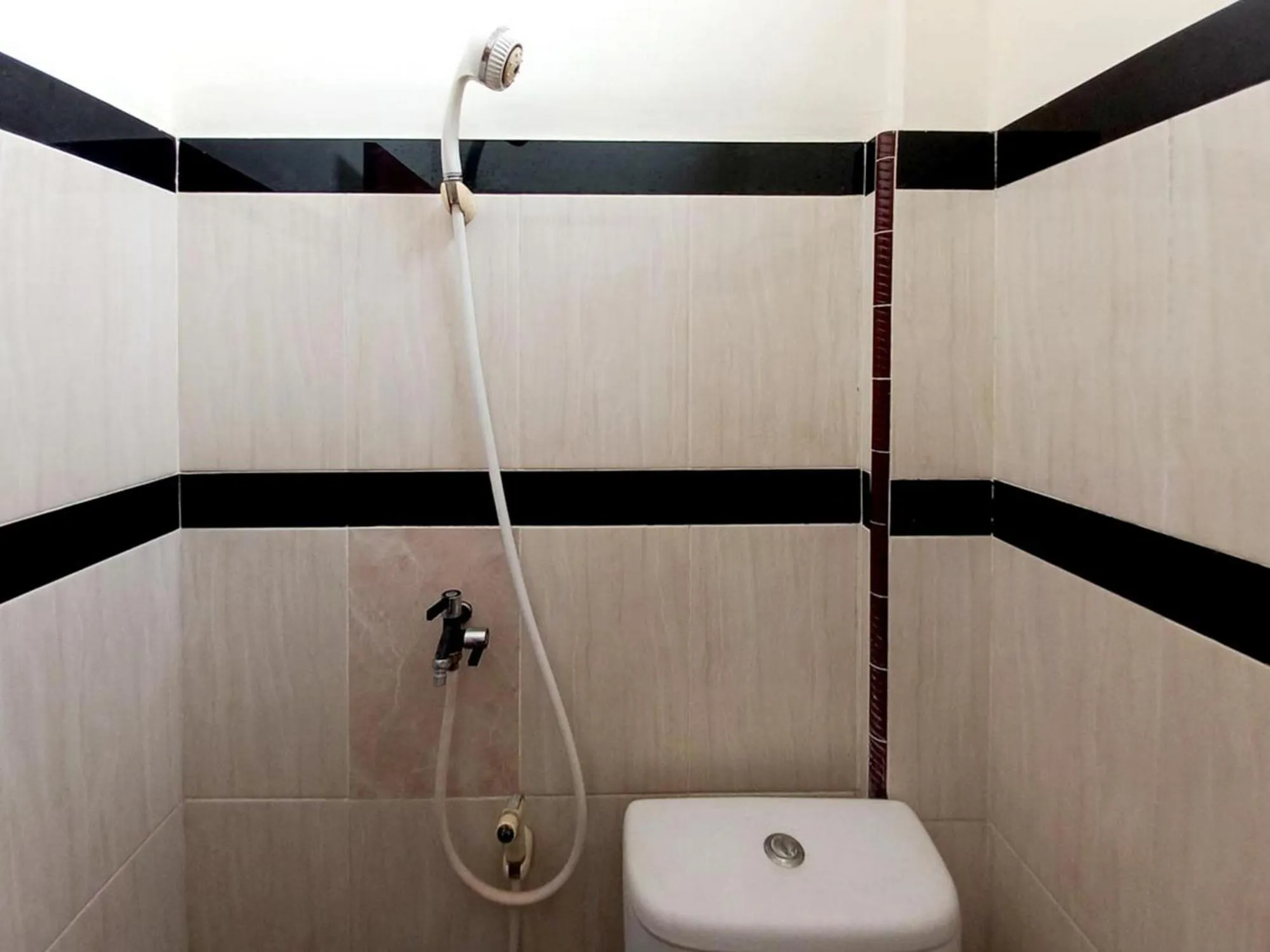 Shower in Griya Juanda Syariah near RS Dharma Husada Probolinggo Mitra RedDoorz