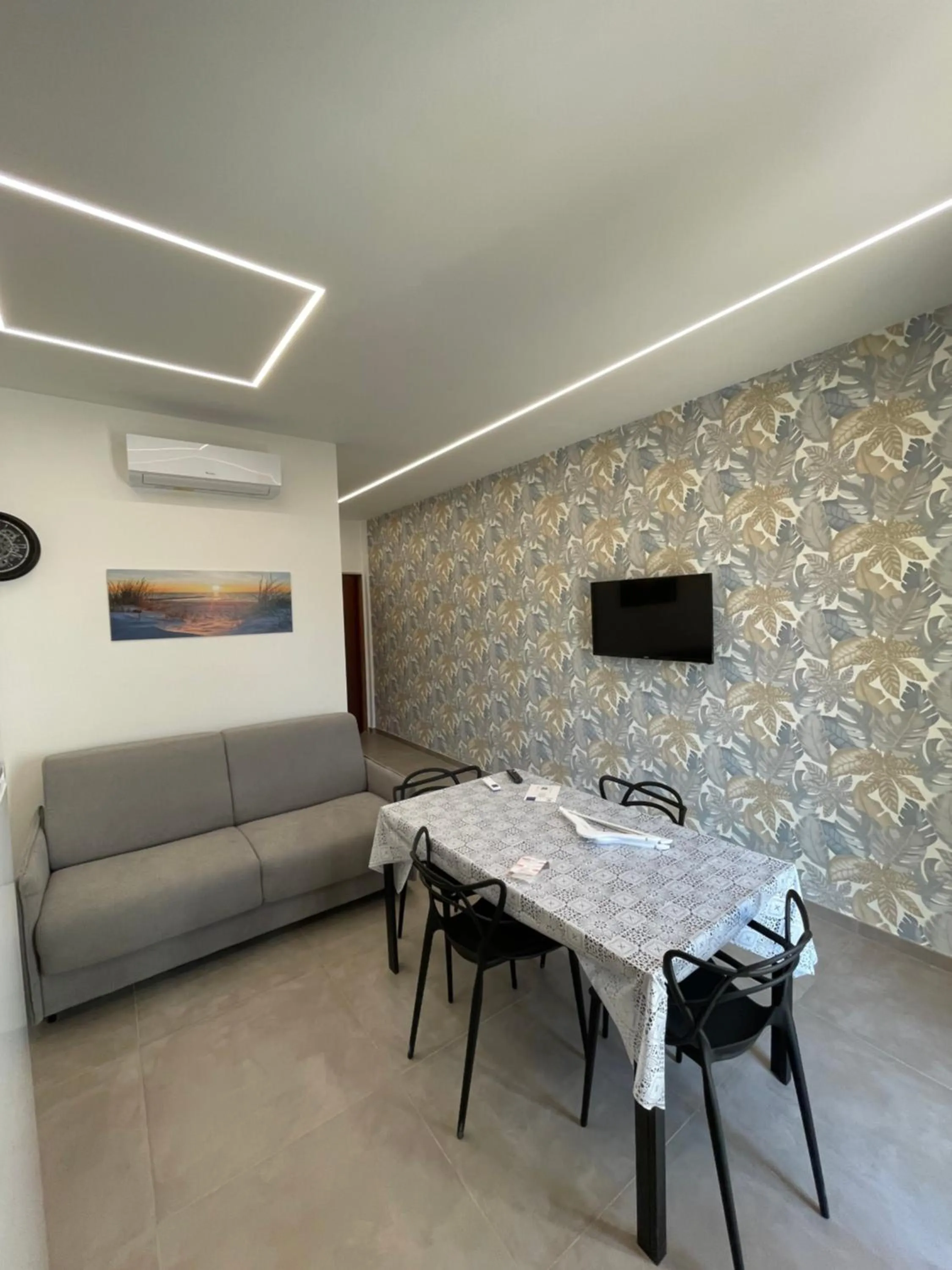 Dining Area in M&M rooms Margherita di Savoia