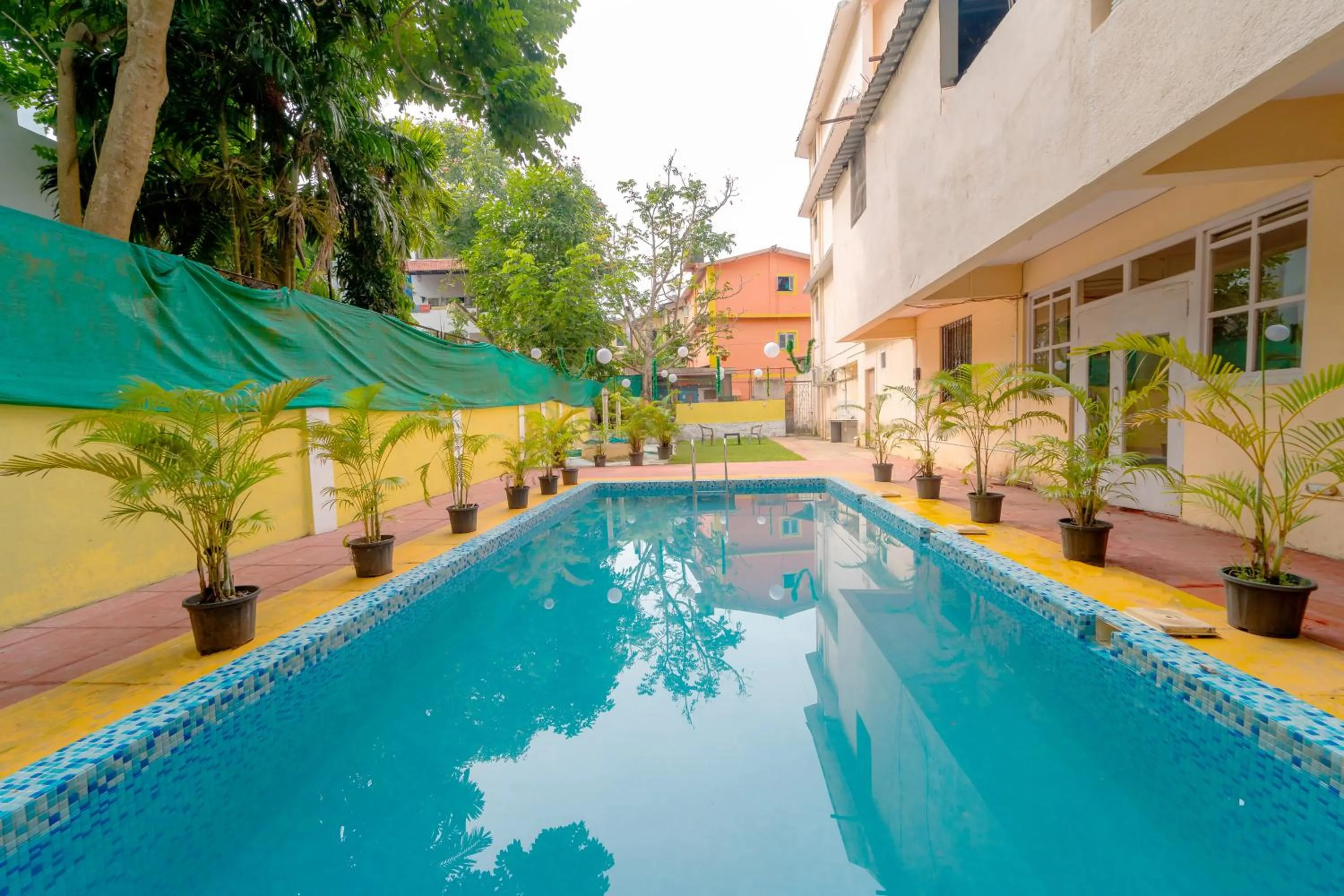 Swimming pool in Itsy Hotels De Classio