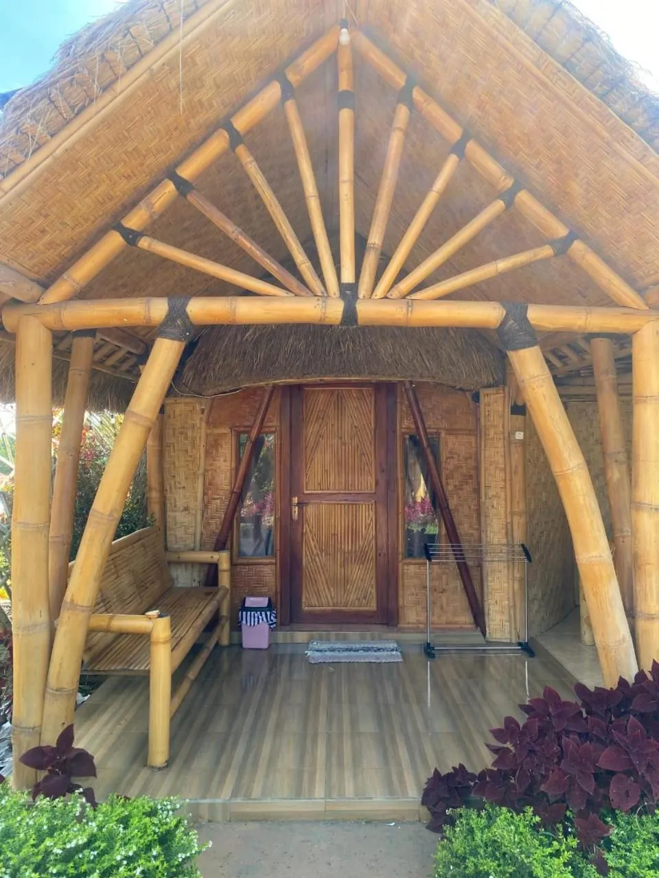 Facade/entrance in Bale Gantar