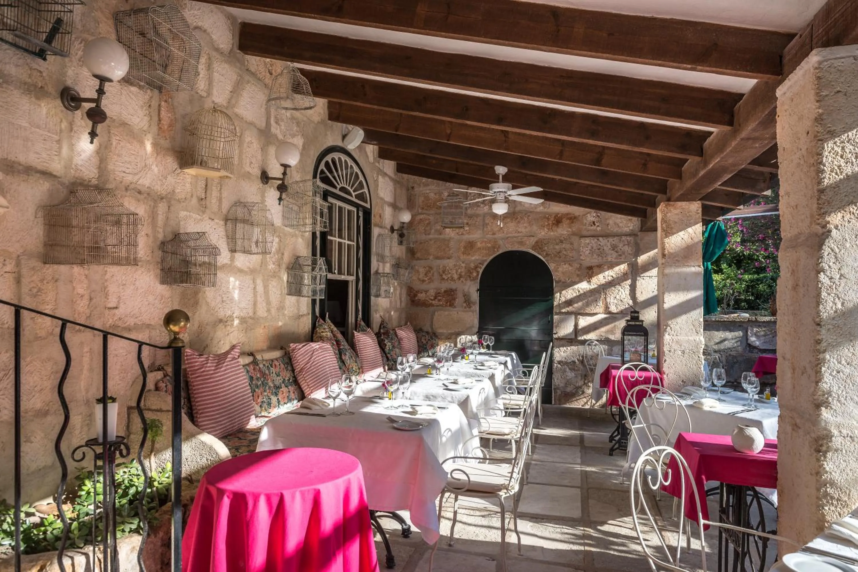 Restaurant/places to eat in Hotel Rural Biniarroca - Adults Only