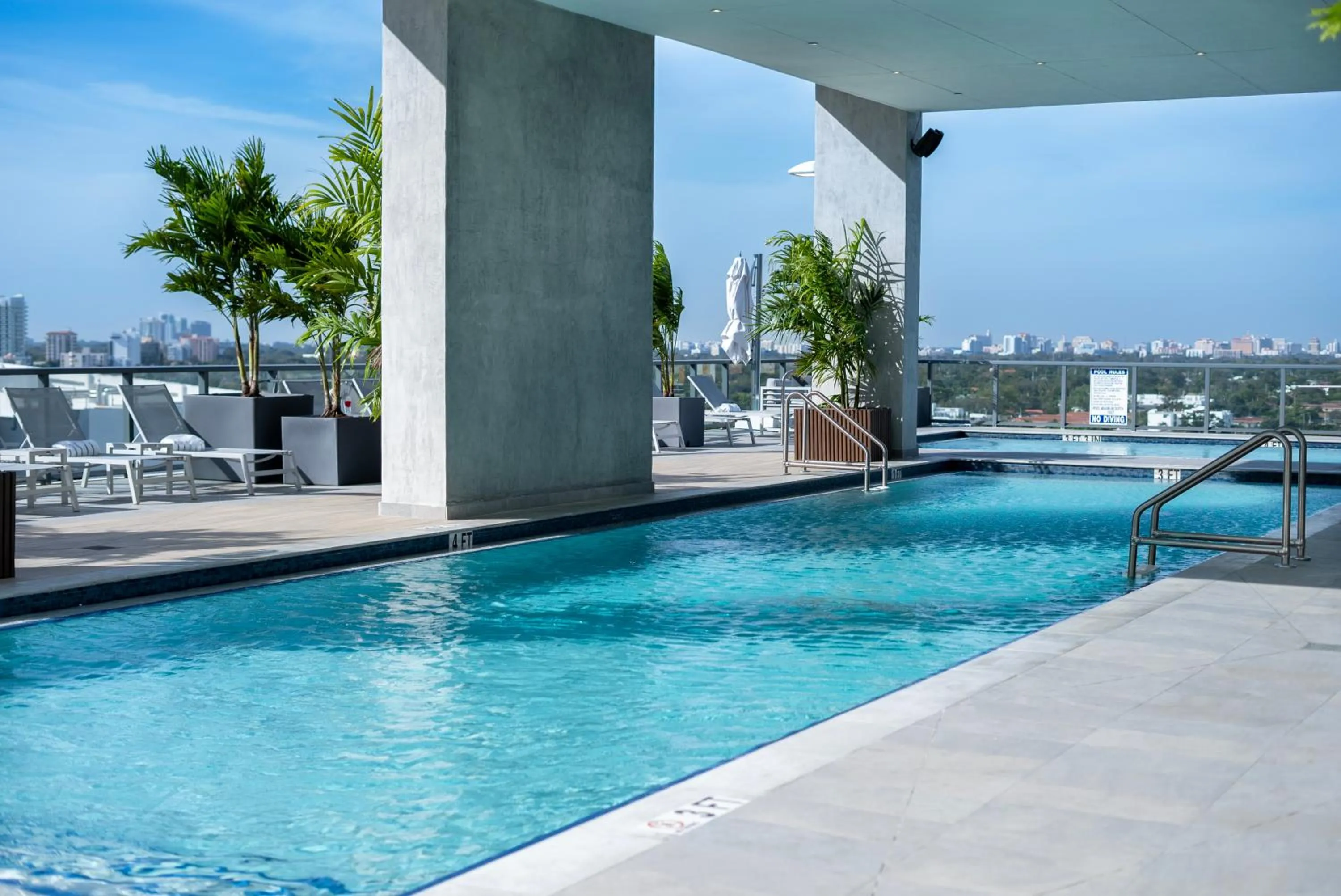 Pool view in Smart Brickell Hotel