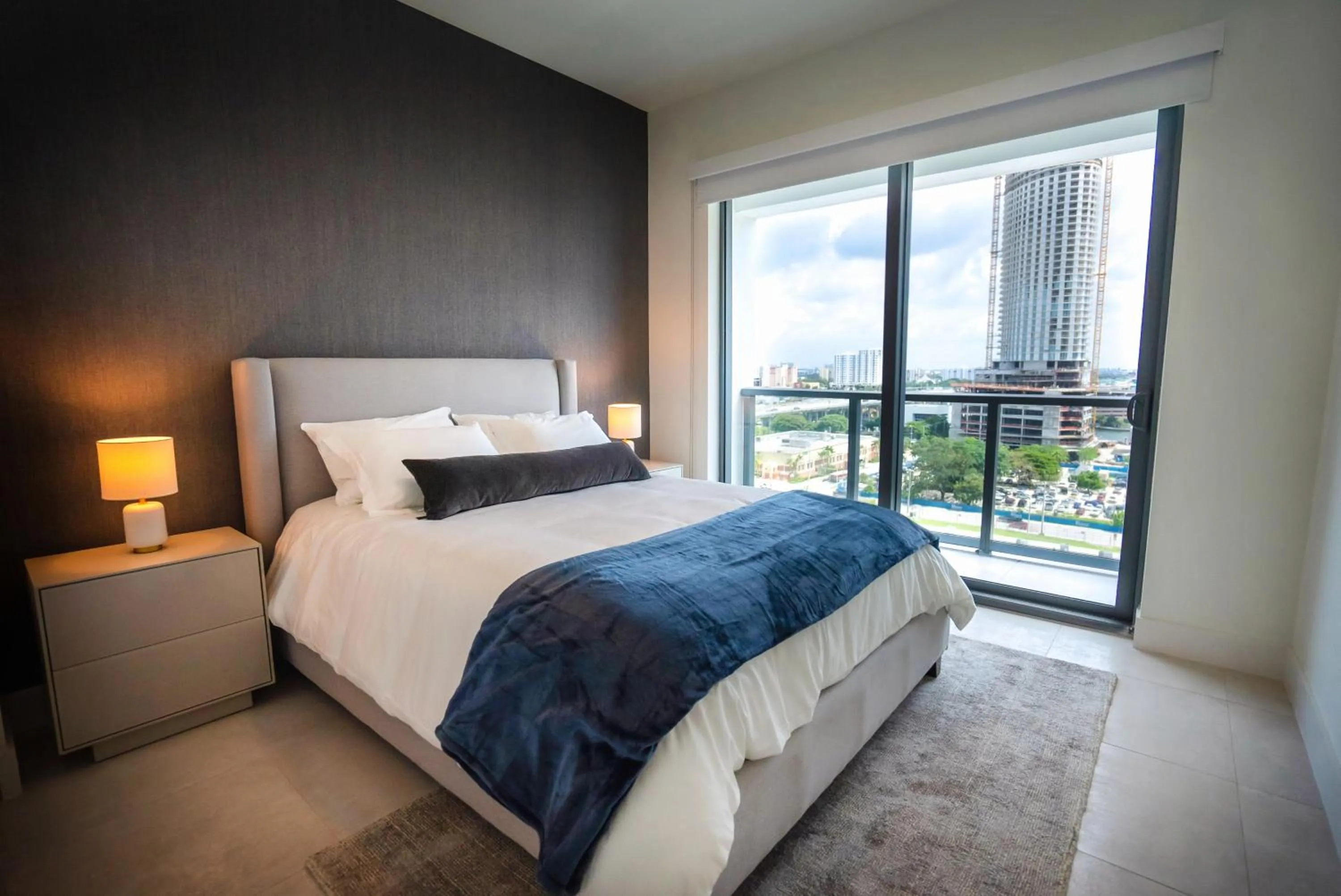 Bedroom, Bed in Smart Brickell Hotel