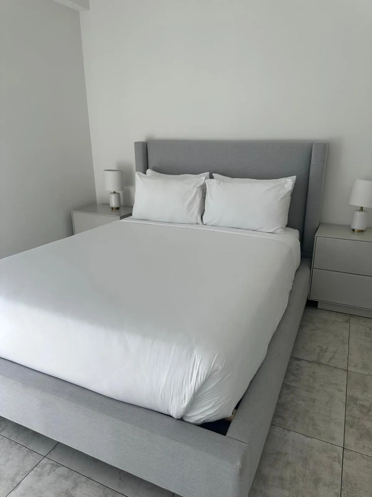 Bed in Smart Brickell Hotel