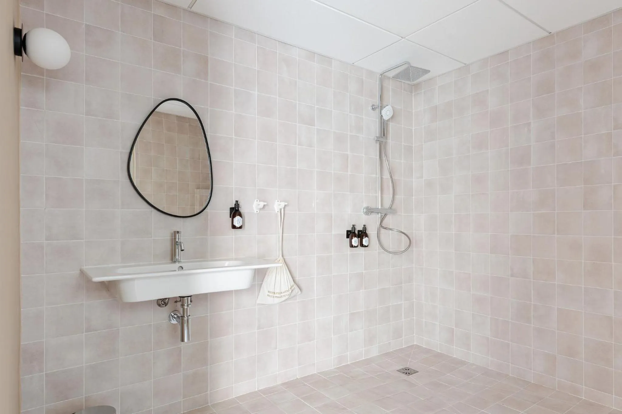 Bathroom in Gogaille - Arago - Accès autonome