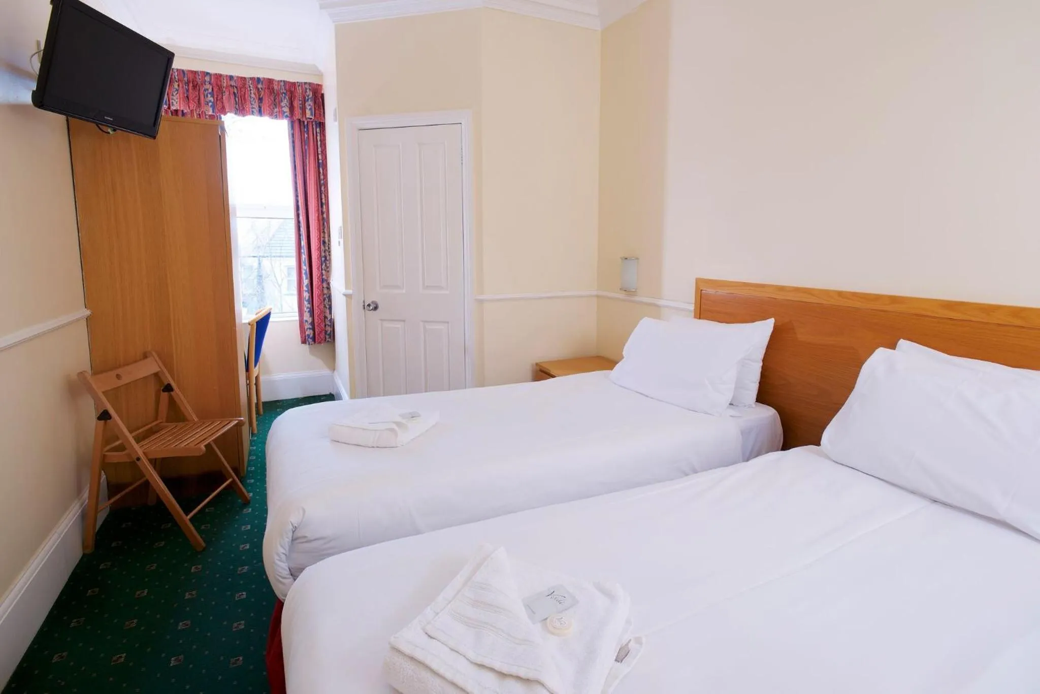 Bed in The Bournemouth Maemar Hotel