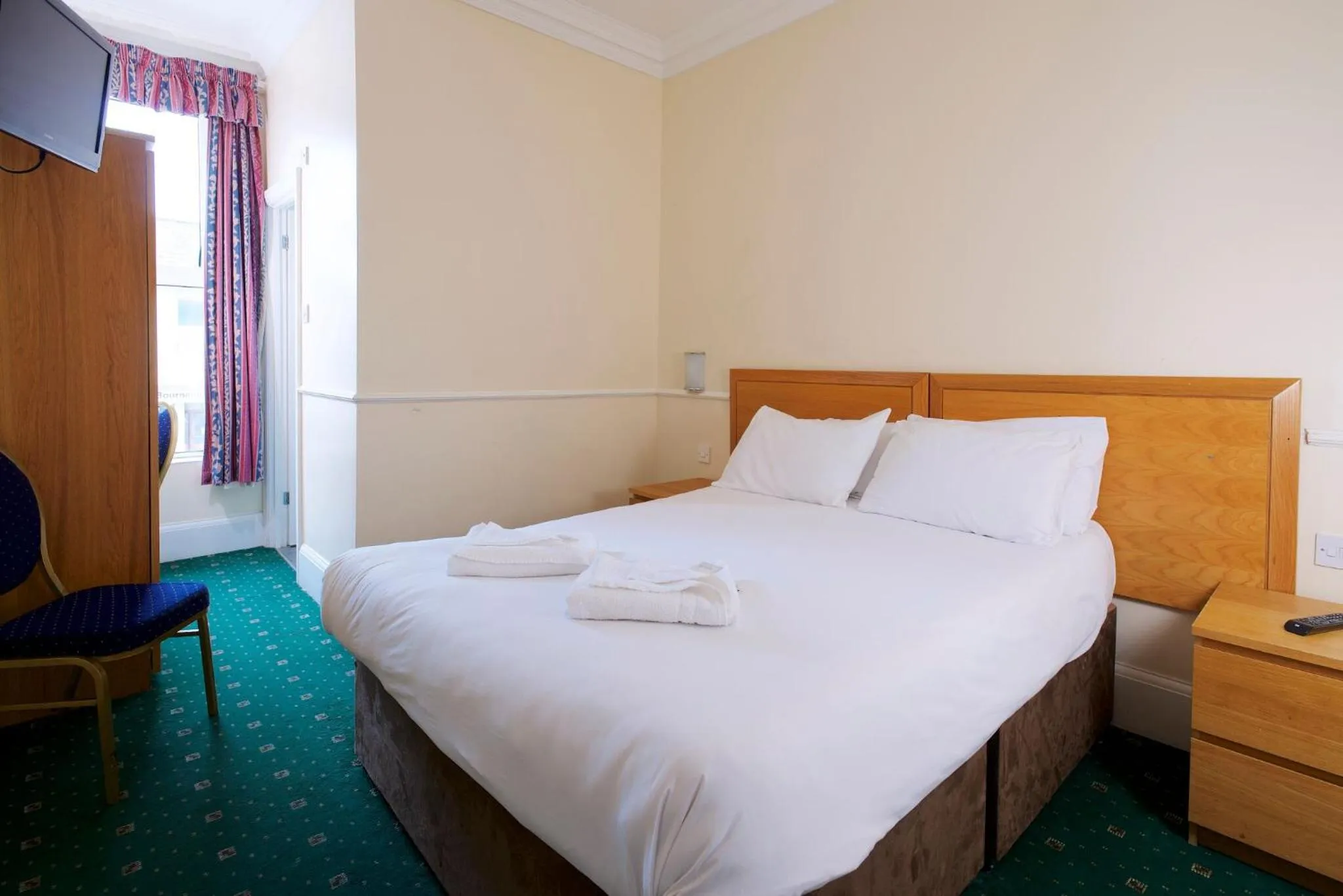 Bed in The Bournemouth Maemar Hotel