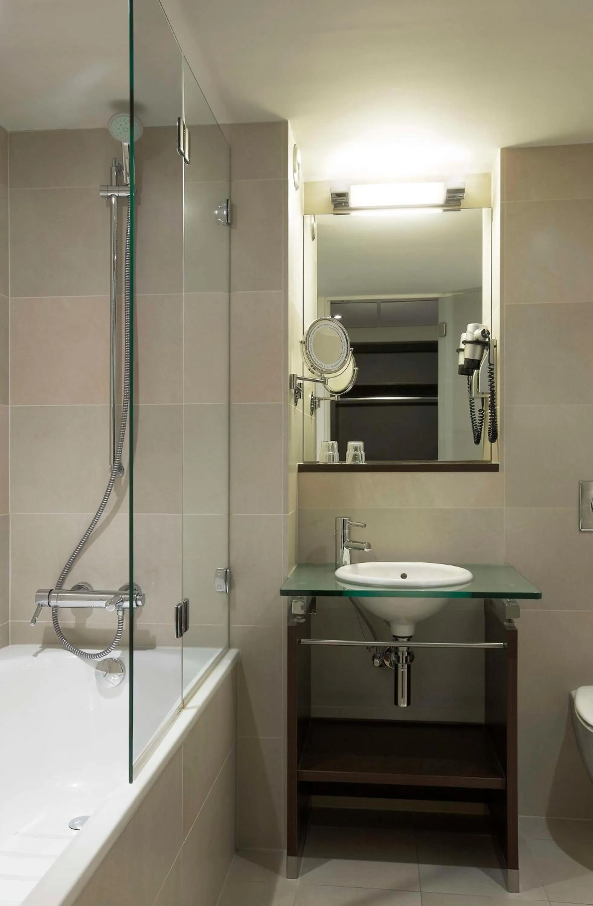 Bathroom in NH Maastricht