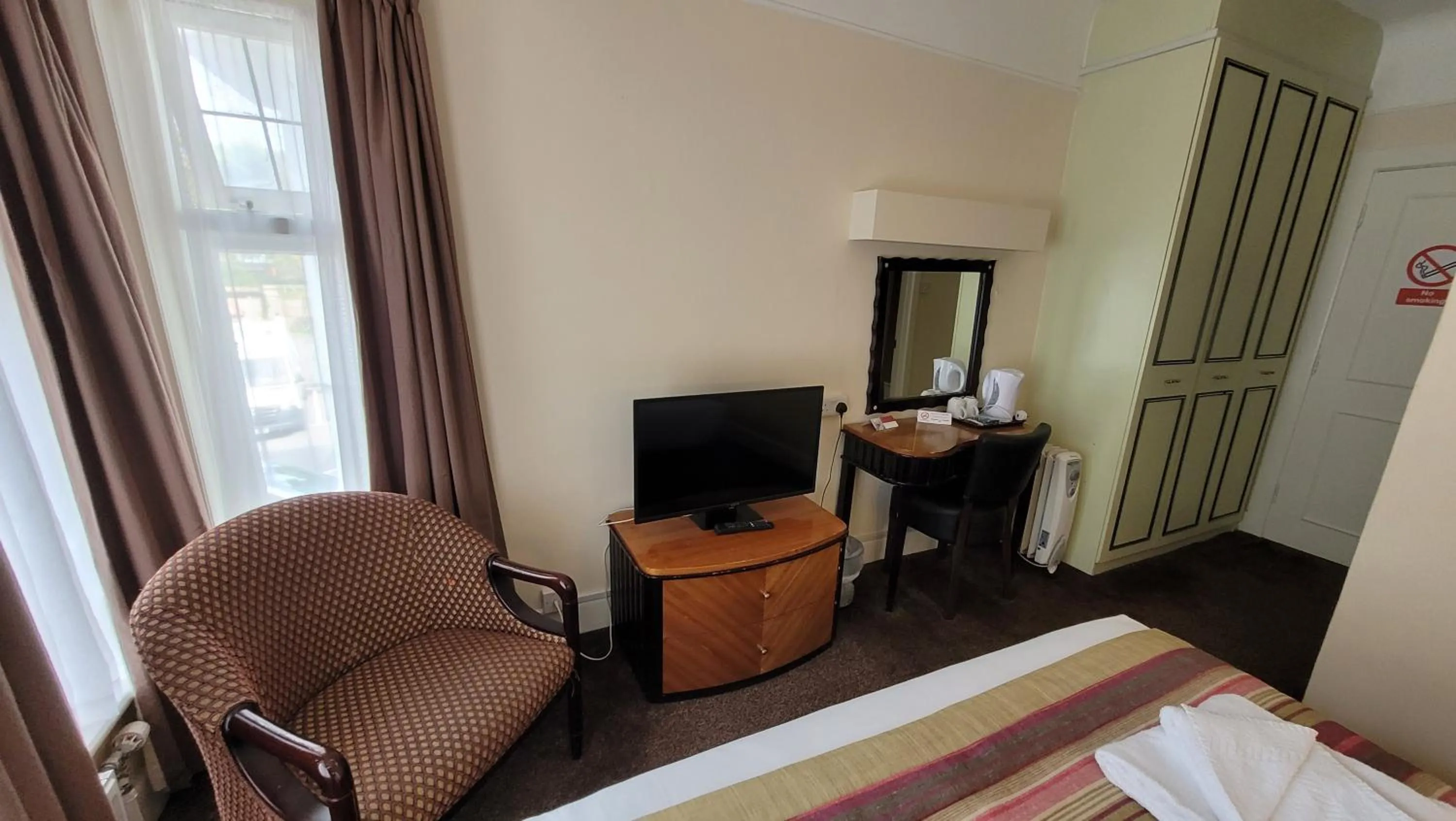 Bed in Heathlands Hotel