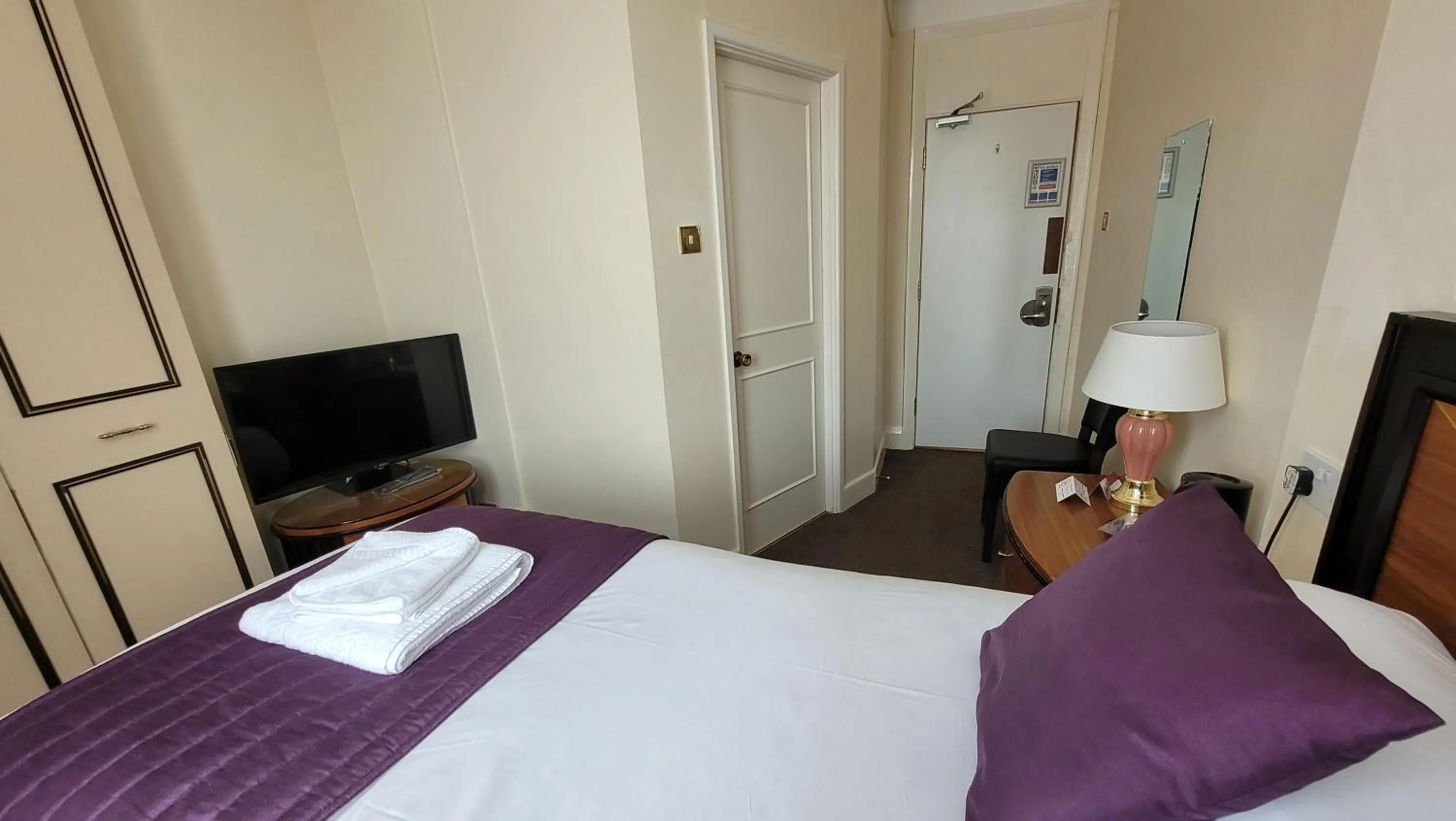 Bed in Heathlands Hotel