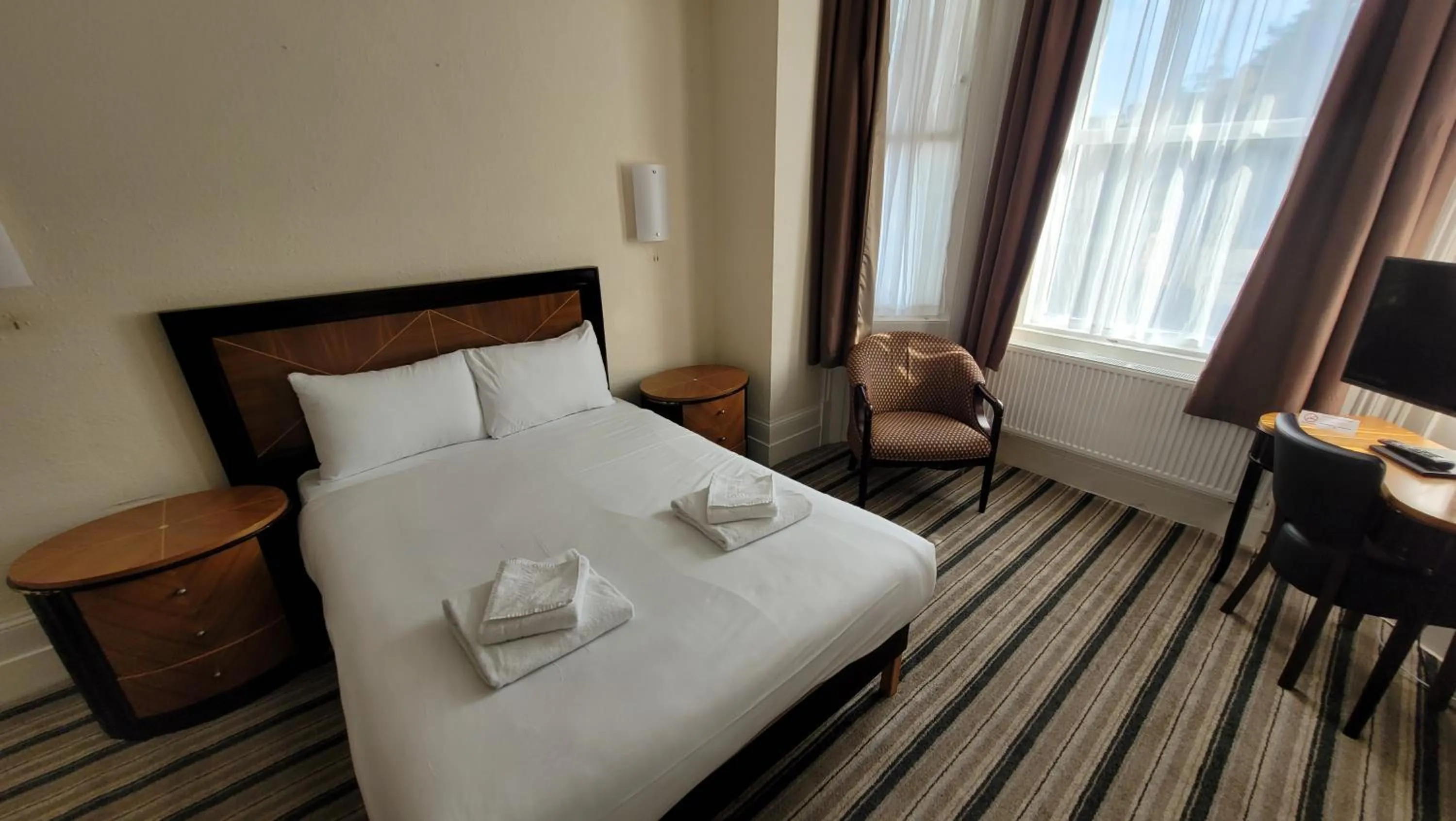 Bed in Heathlands Hotel