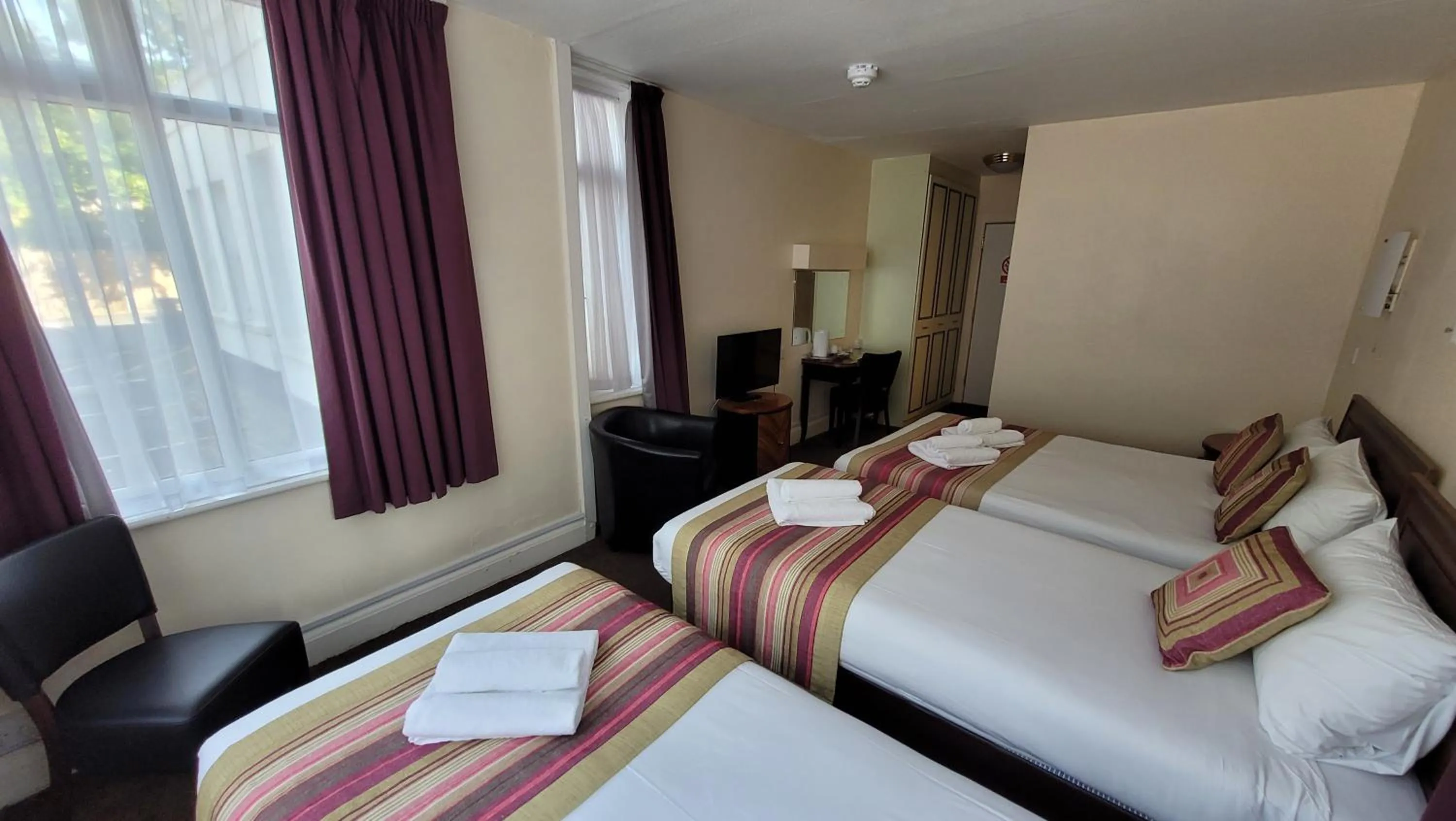 Family, Bed in Heathlands Hotel