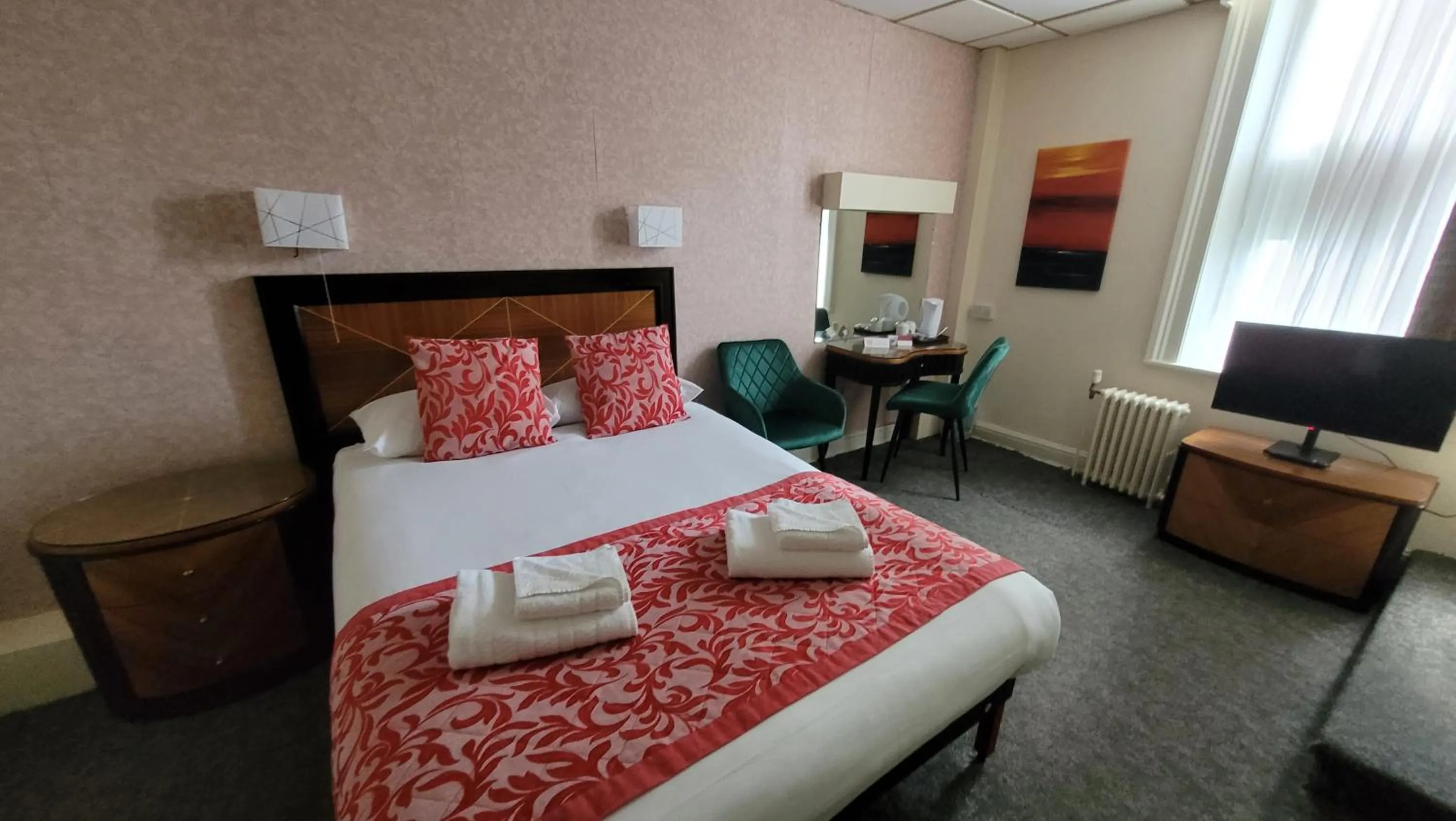 Bed in Heathlands Hotel