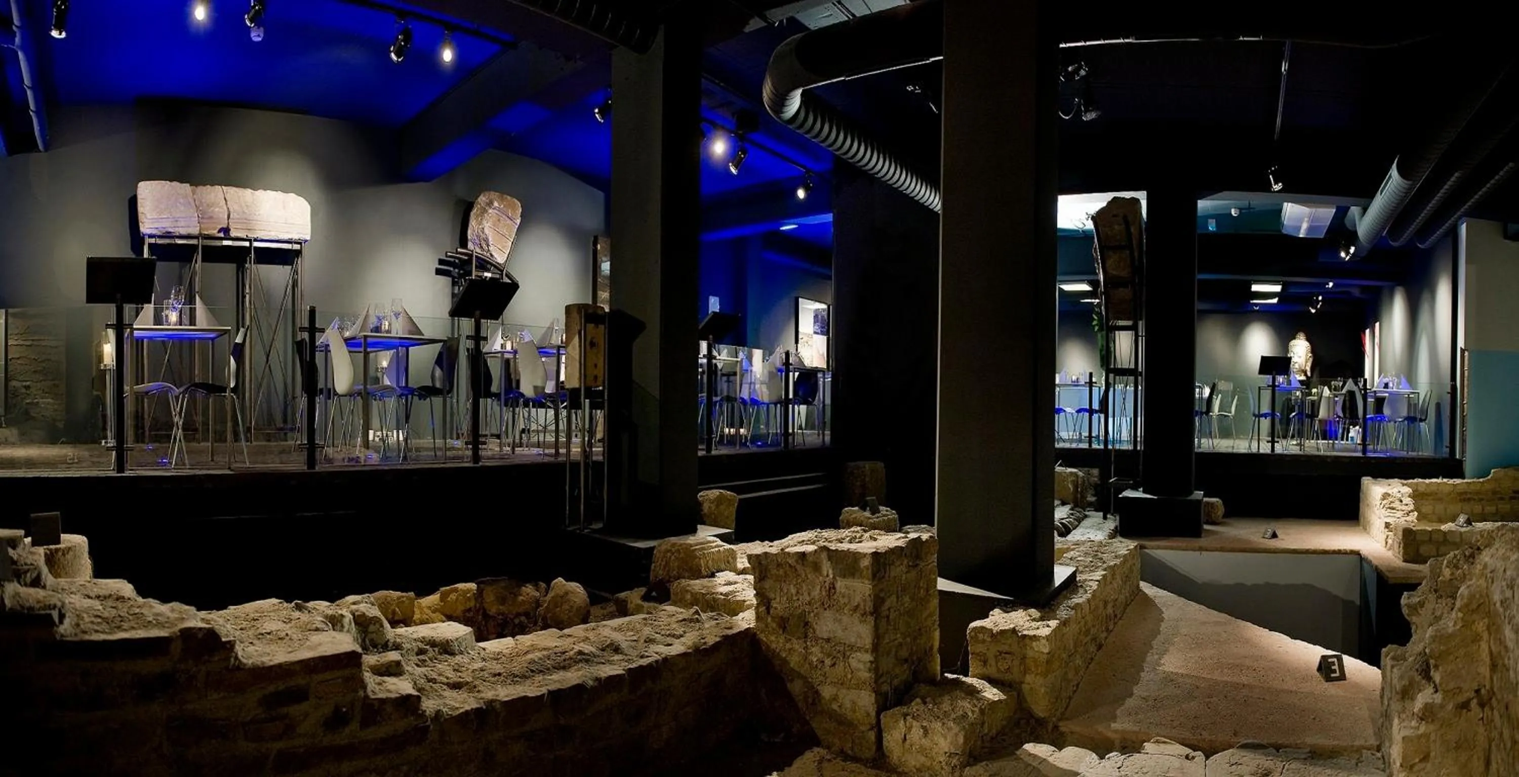 Restaurant/places to eat in Hotel Derlon