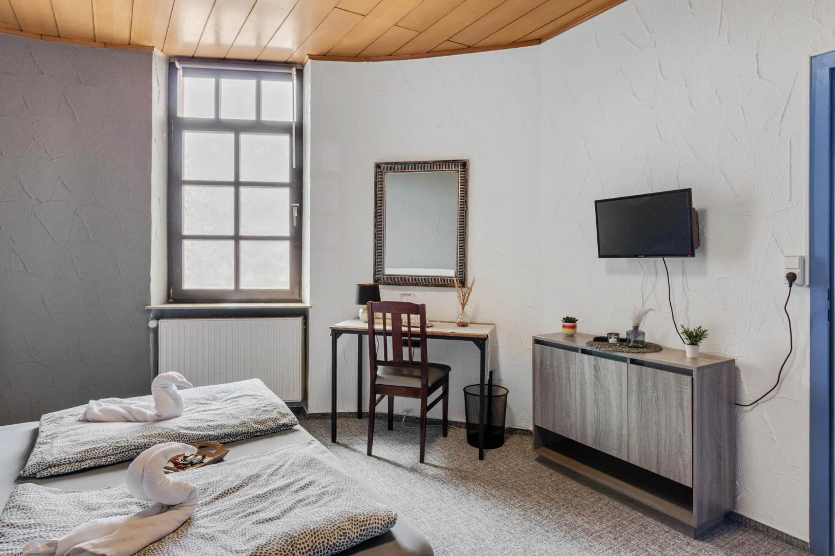 Bedroom, Bed in Family and Friends Hassloch