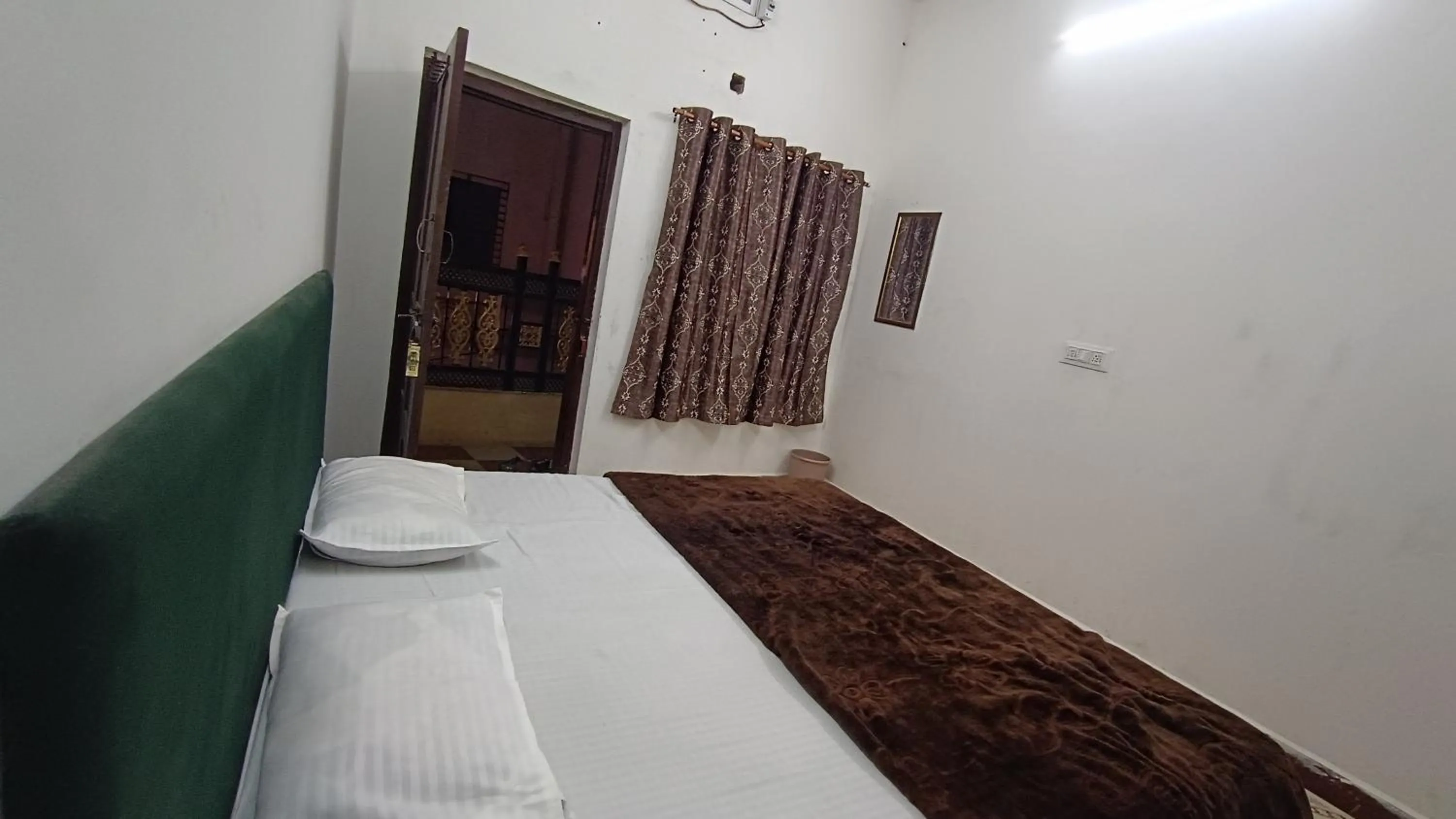 Bed in SHREE RAM KUTI