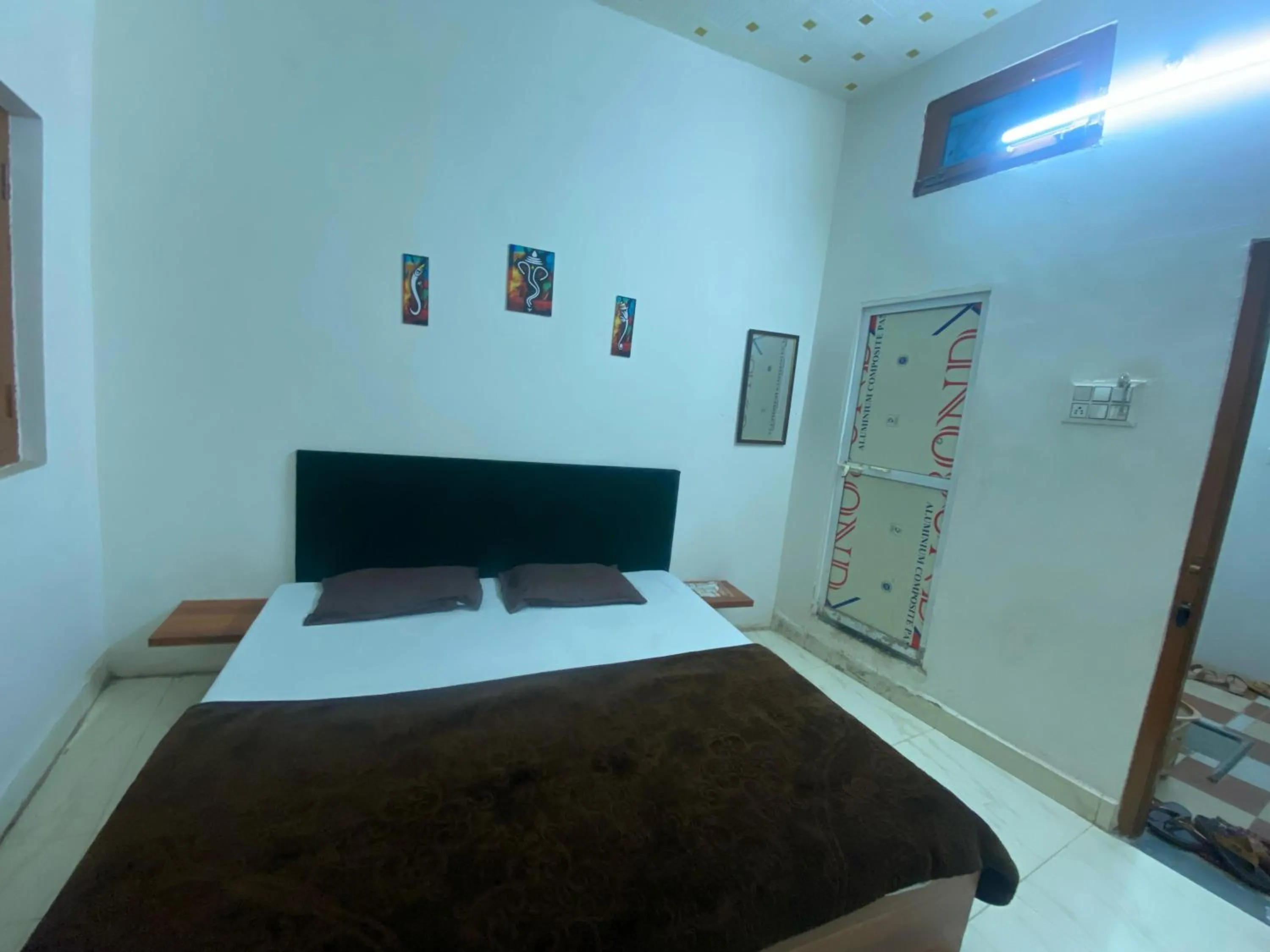 Bed in SHREE RAM KUTI