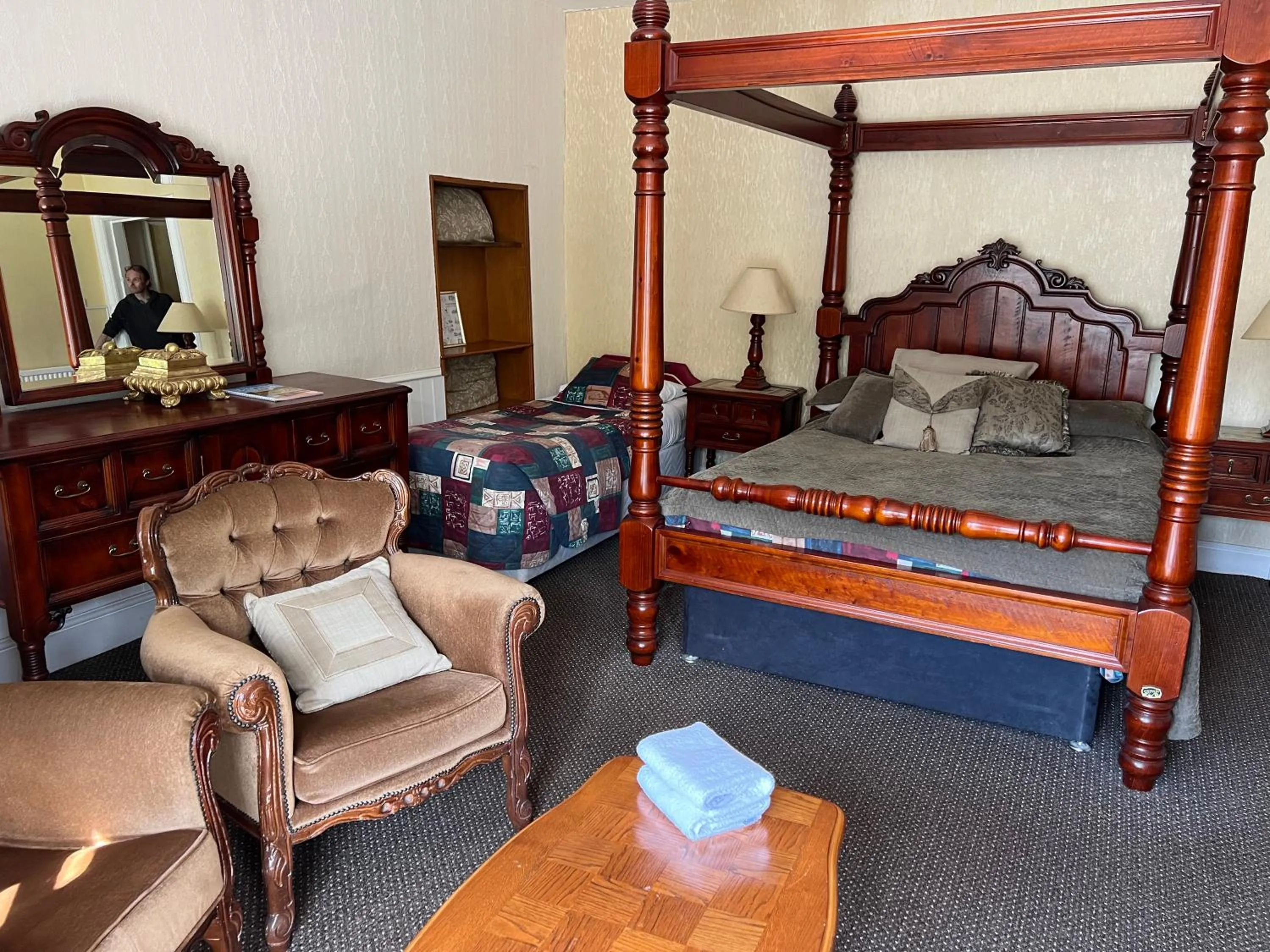 Photo of the whole room, Bed in Strathpeffer Hotel