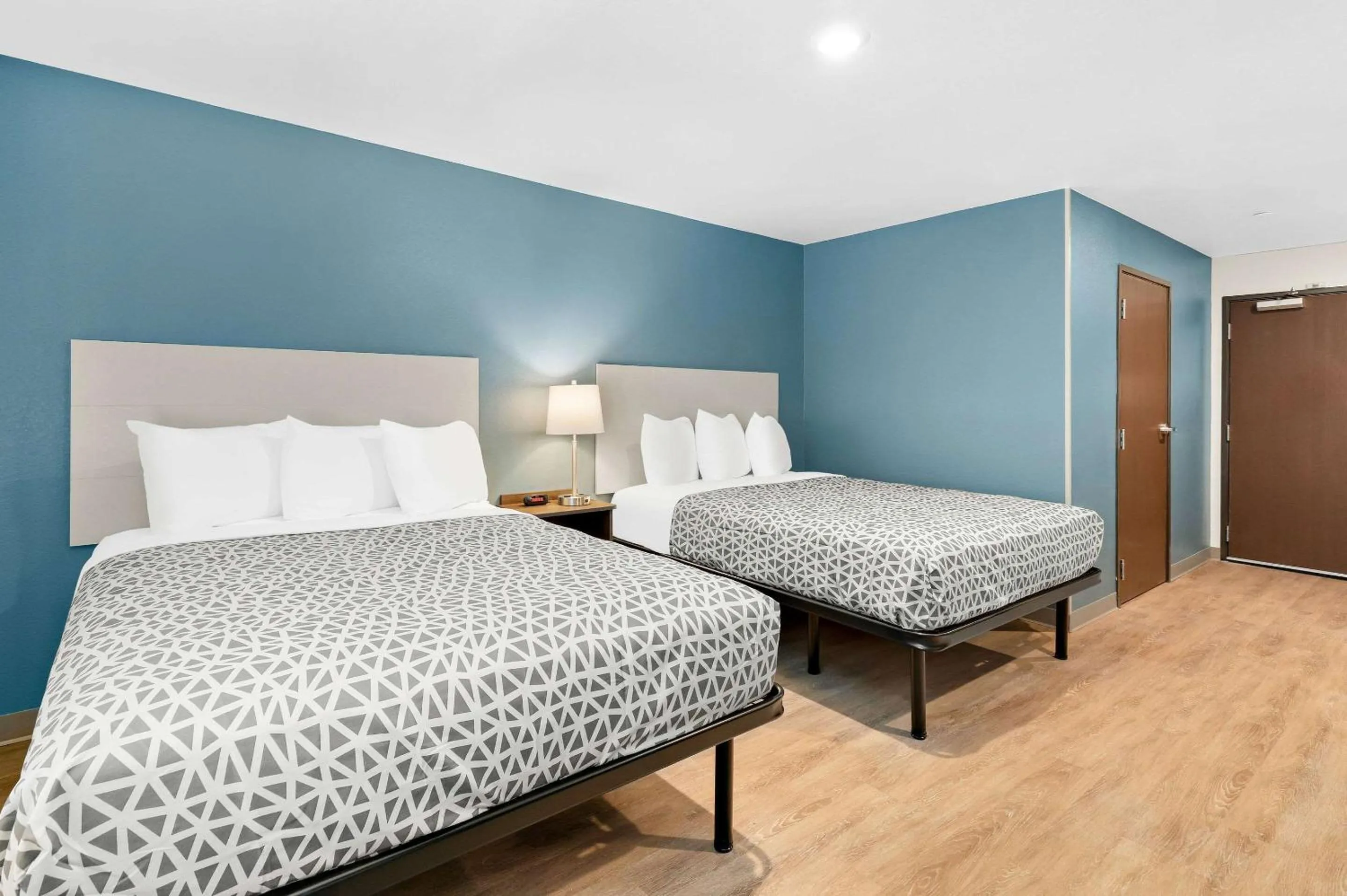 Bedroom, Bed in WoodSpring Suites Indio - Coachella Valley