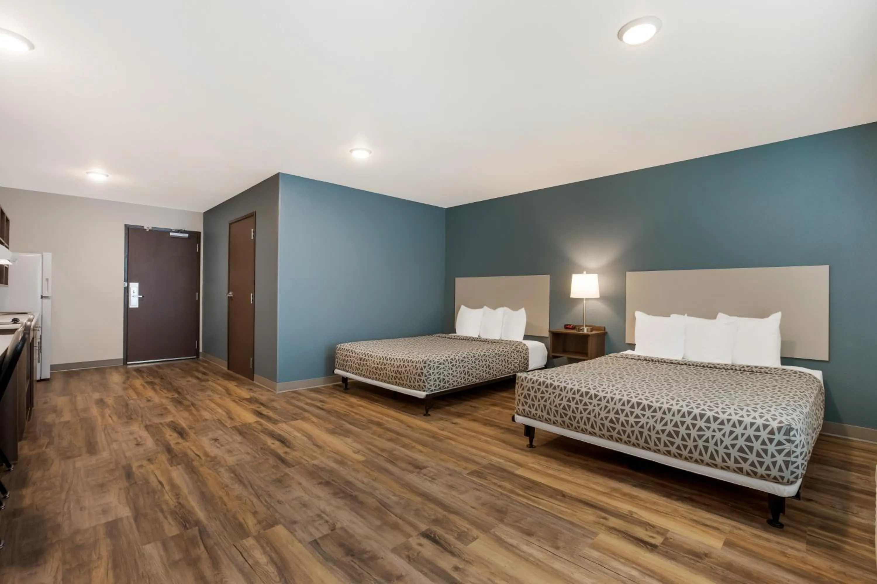 Bedroom, Bed in WoodSpring Suites Indio - Coachella Valley