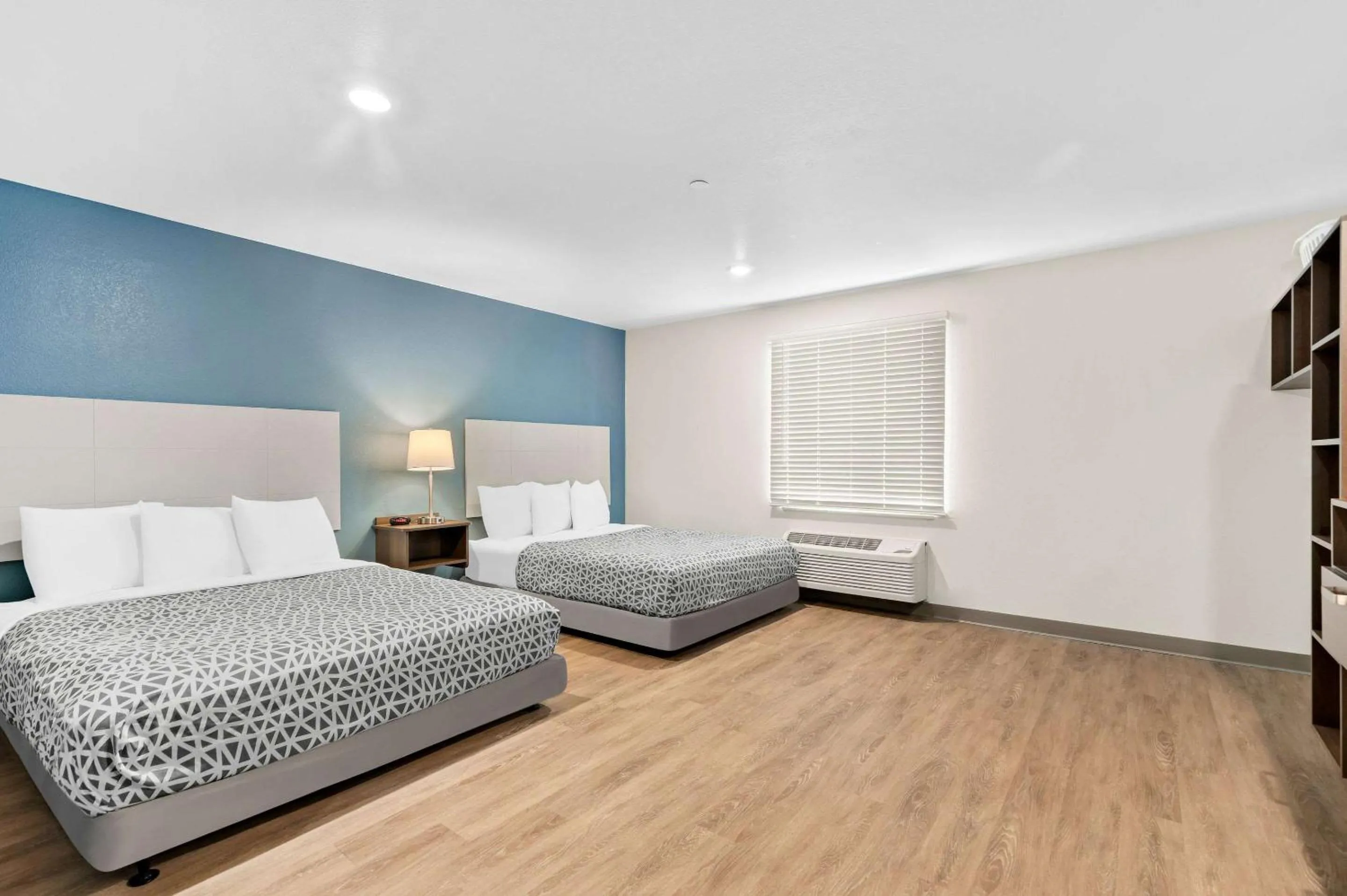 Bedroom, Bed in WoodSpring Suites Indio - Coachella Valley